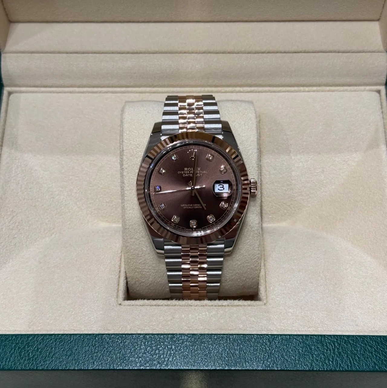 Rolex Datejust 41mm 126331 Chocolate Diamond-Set Jubilee 착용 스타일 - 2