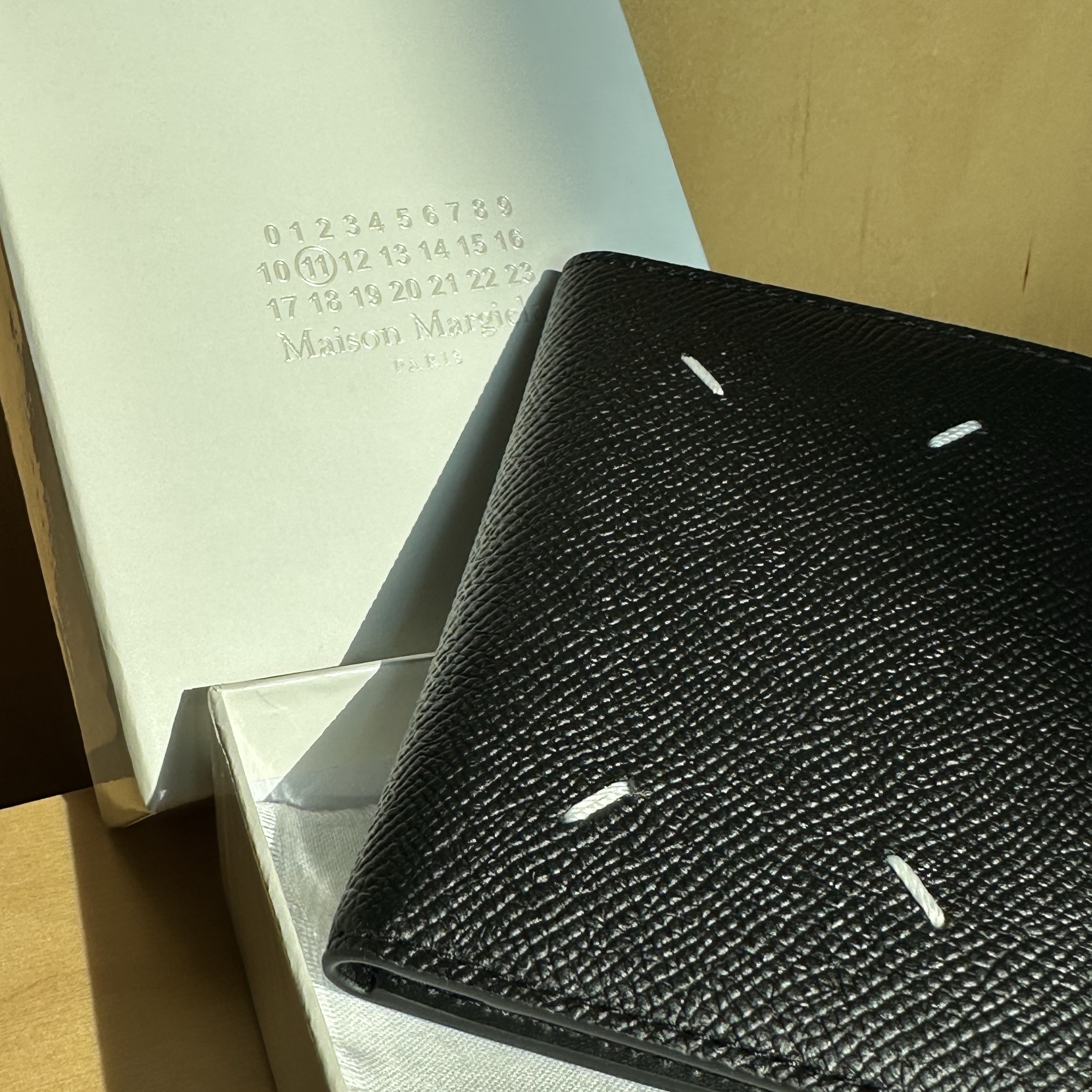 Maison Margiela Leather Bi-Fold Card Holder Black 착용 스타일