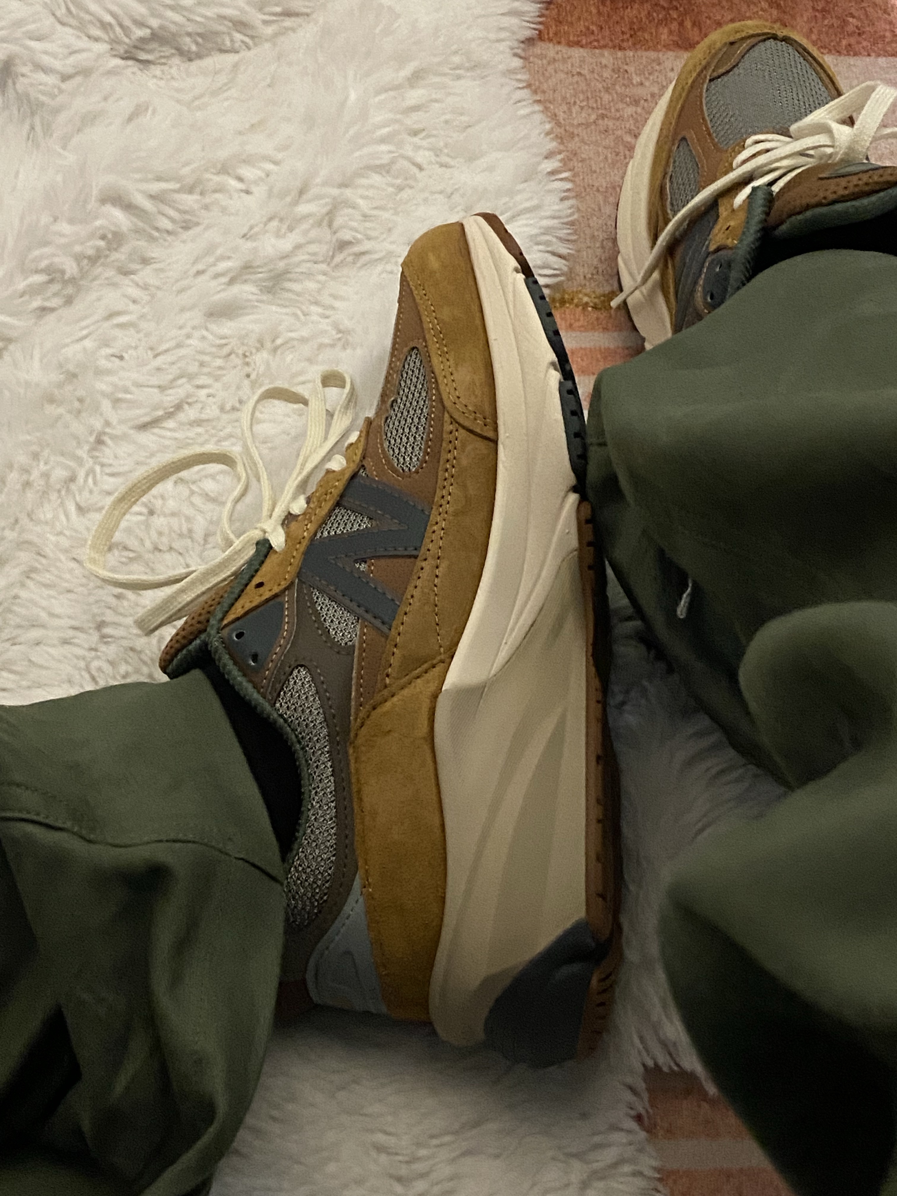 New Balance x Carhartt WIP 990v6 Made in USA Hamilton Brown Military Green 착용 스타일 - 2