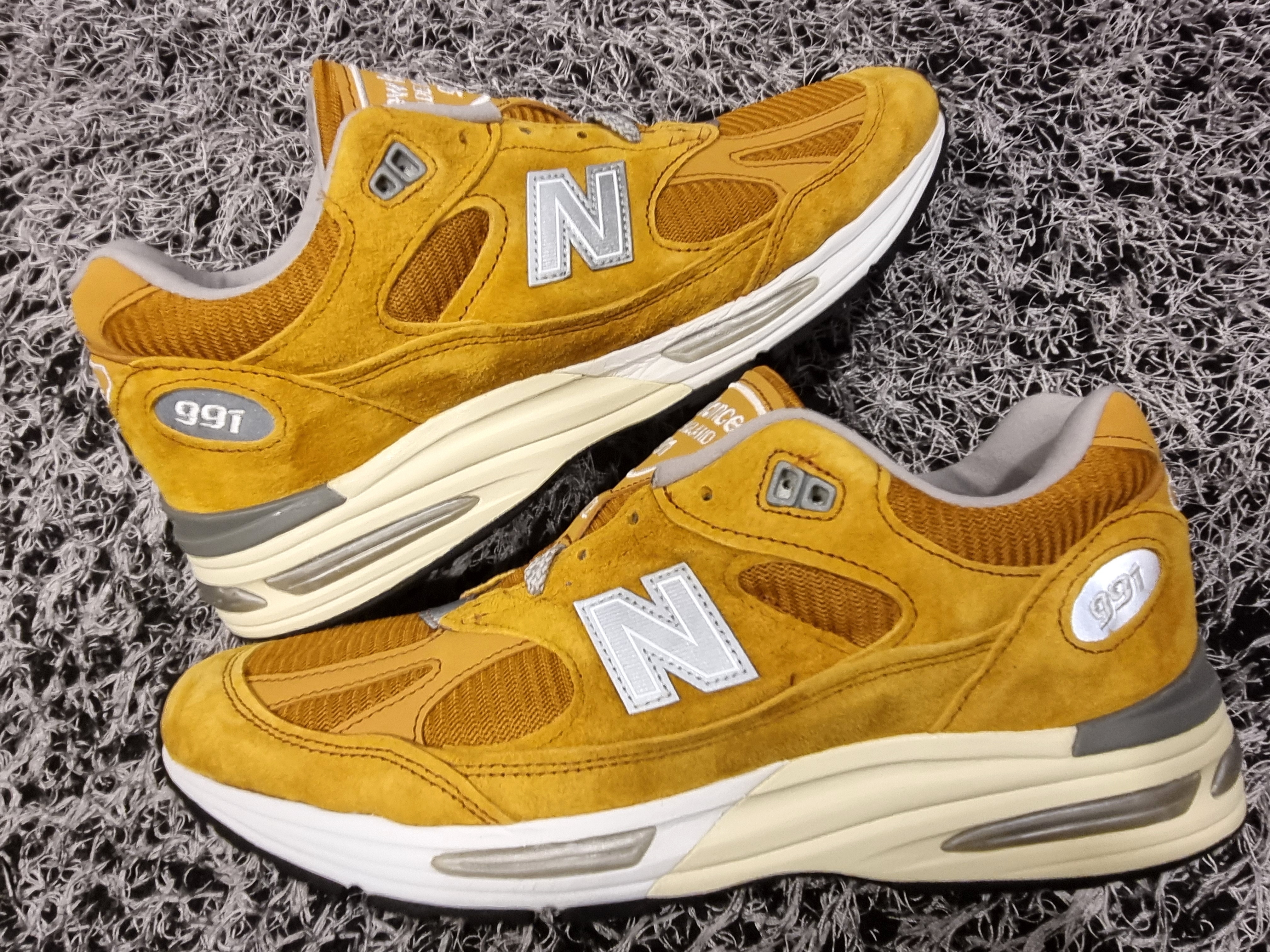 New Balance 991v2 Made in UK Yellow Silver 착용 스타일 - 2