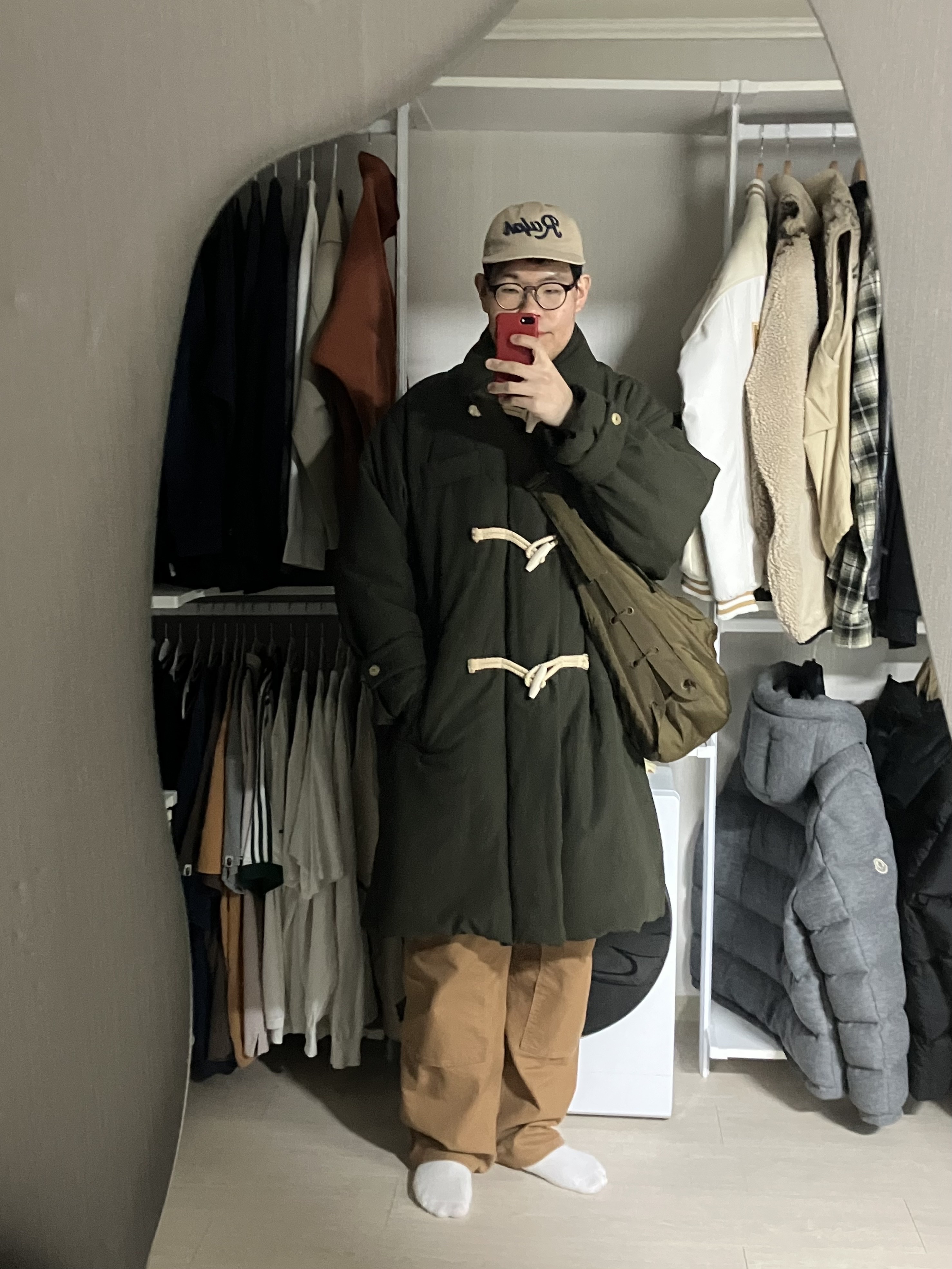 Lemaire Large Soft Game Bag Nylon Canvas Dark Tobacco, Jacquemus Le Manteau Doudoune Duffle Coat Khaki 착용 스타일