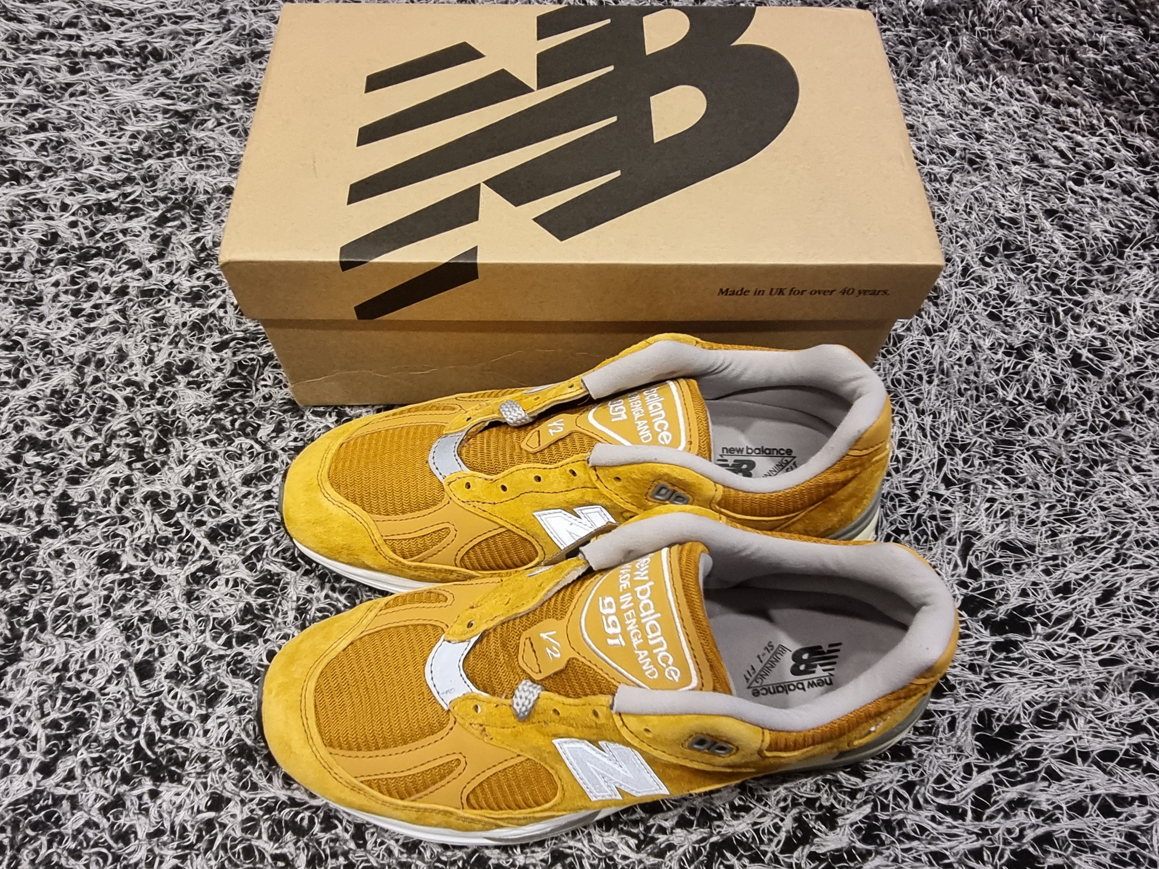New Balance 991v2 Made in UK Yellow Silver 착용 스타일 - 6