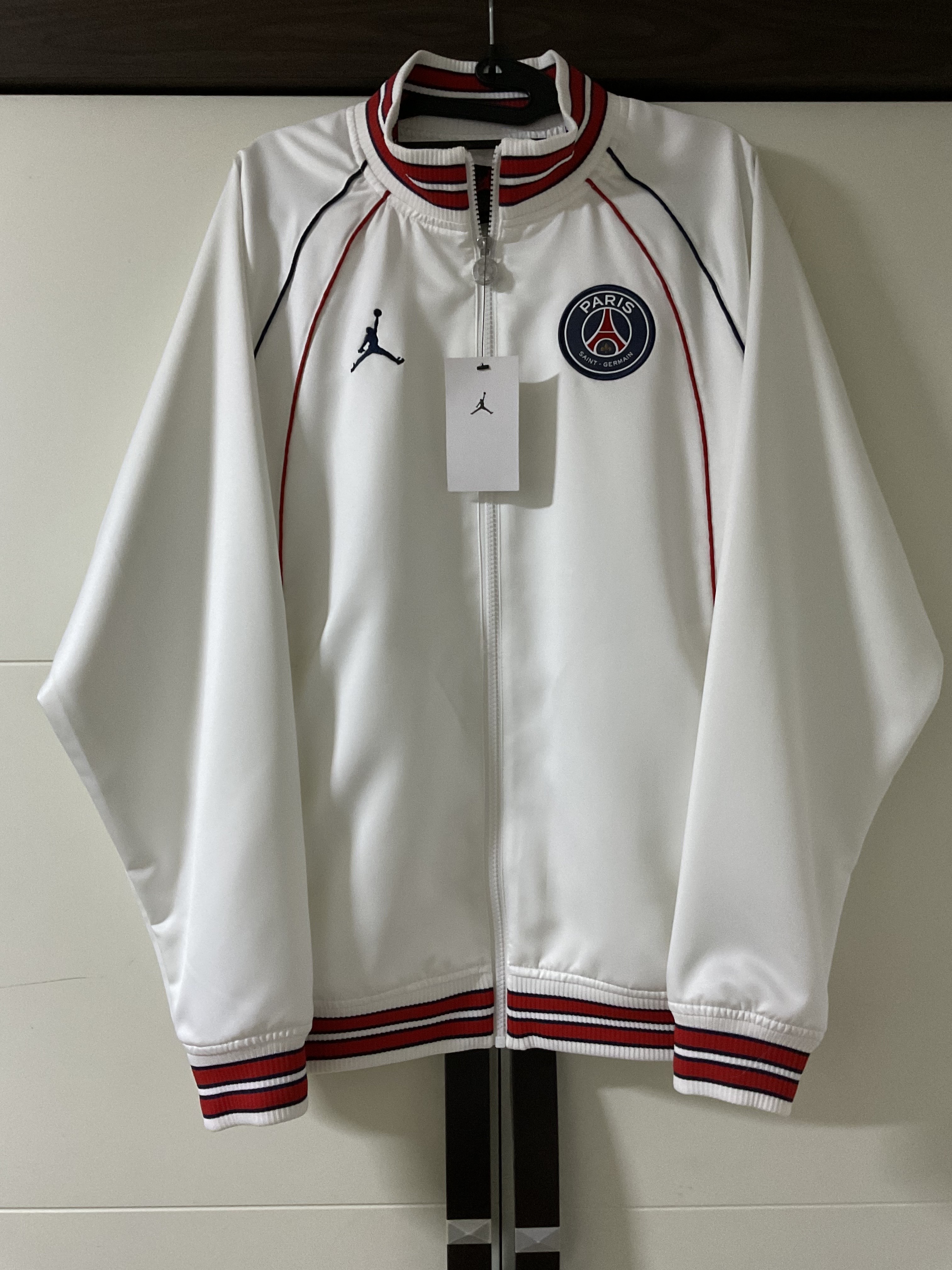 Jordan x Paris Saint-Germain Club Anthem Jacket White 착용 스타일 - 1