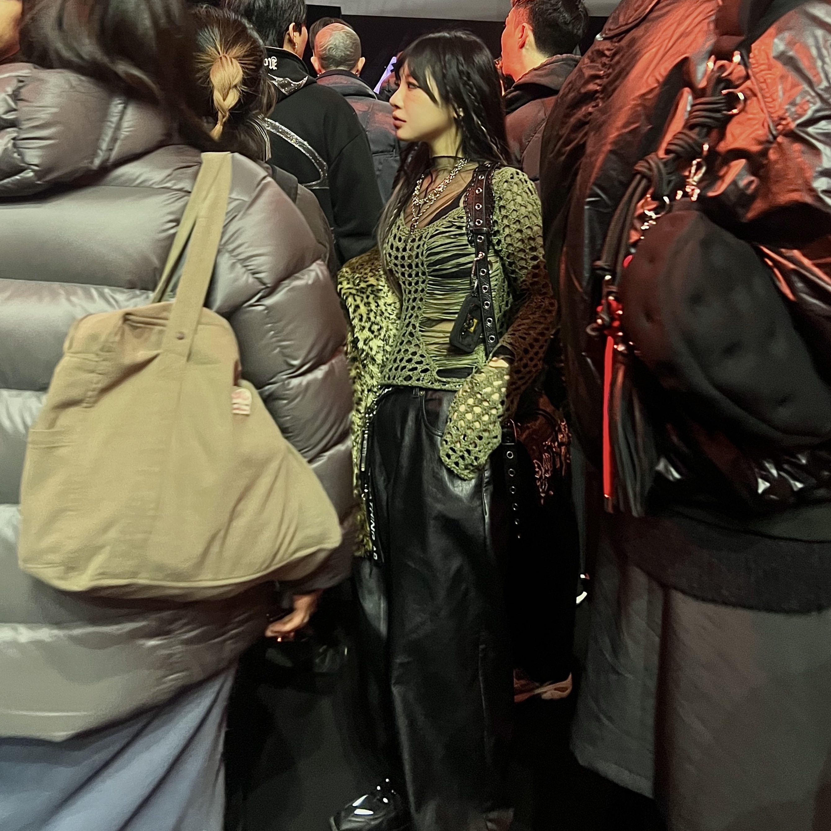 Balenciaga Le Cagole XS Flap Bag DIY Metalin Black, Nike x Martine Rose Shox MR4 Black 착용 스타일