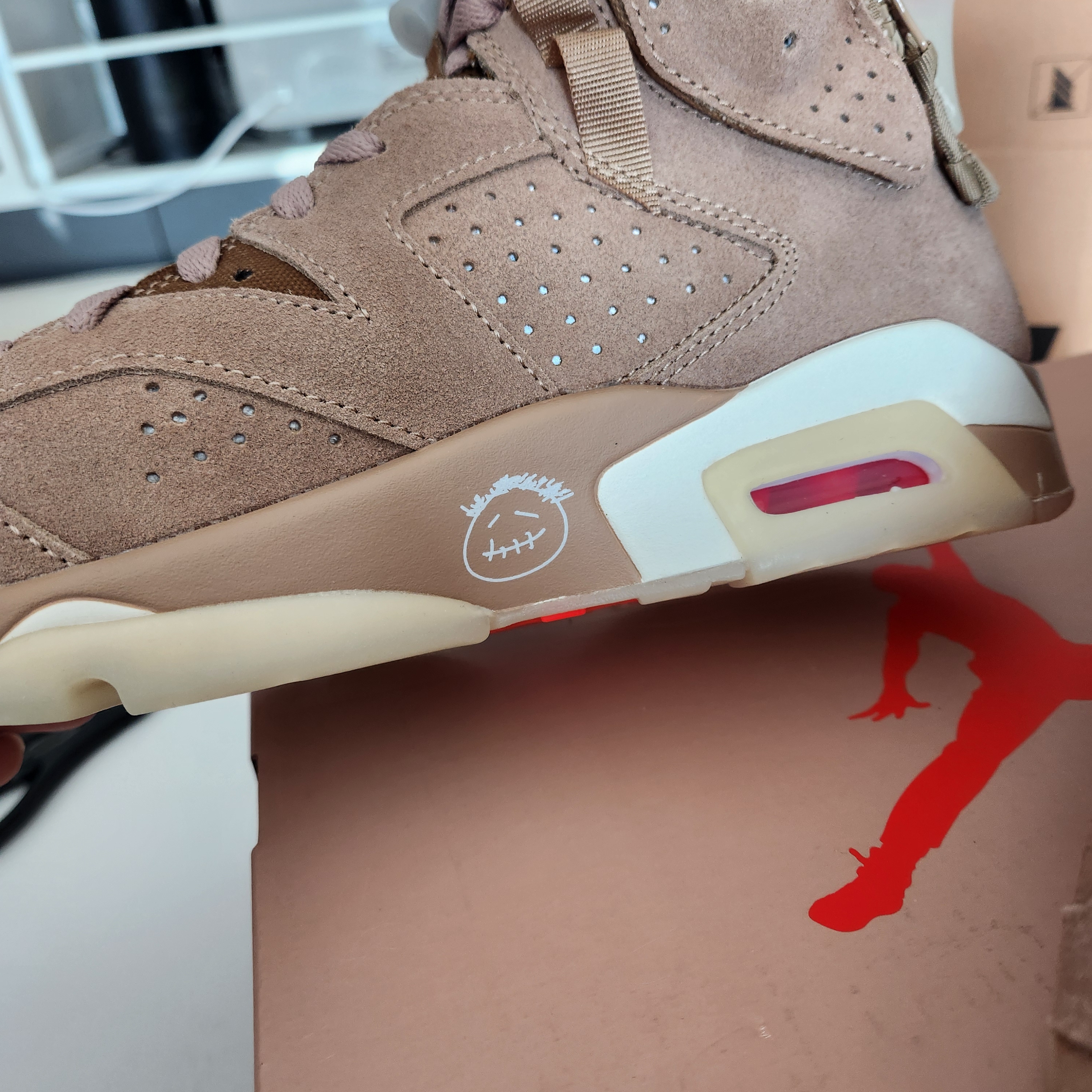 Jordan 6 x Travis Scott Retro SP British Khaki 착용 스타일 - 2