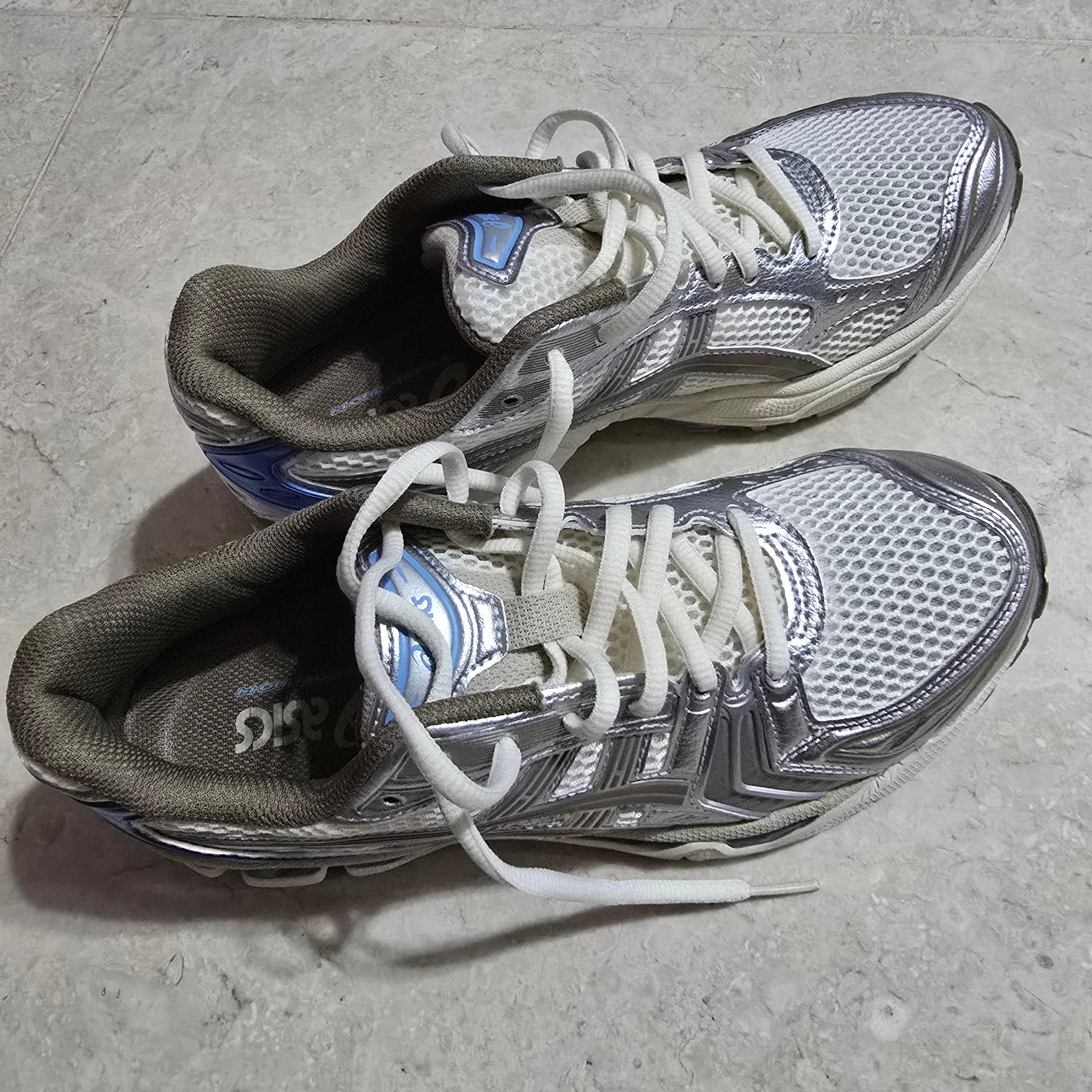 (W) Asics Gel-Kayano 14 Cream Pepper 착용 스타일 - 1