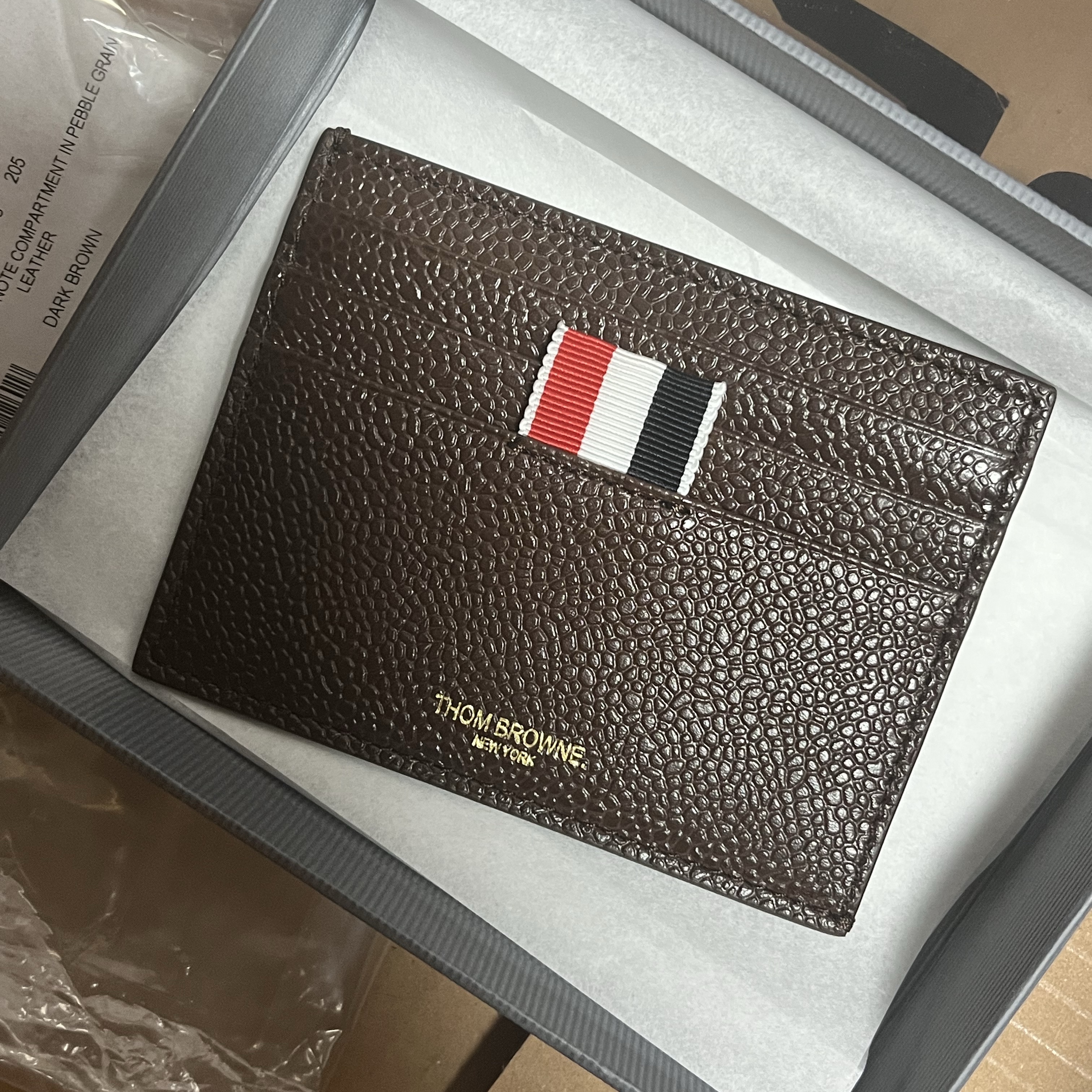 Thom Browne Pebble Grain Leather Stripe Note Compartment Card Holder Dark Brown 착용 스타일
