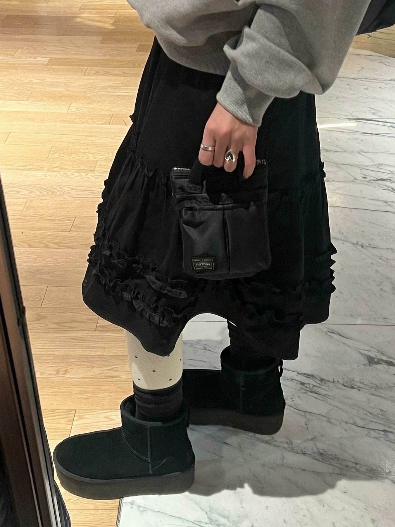 (W) UGG Classic Mini Platform Boots Black 착용 스타일