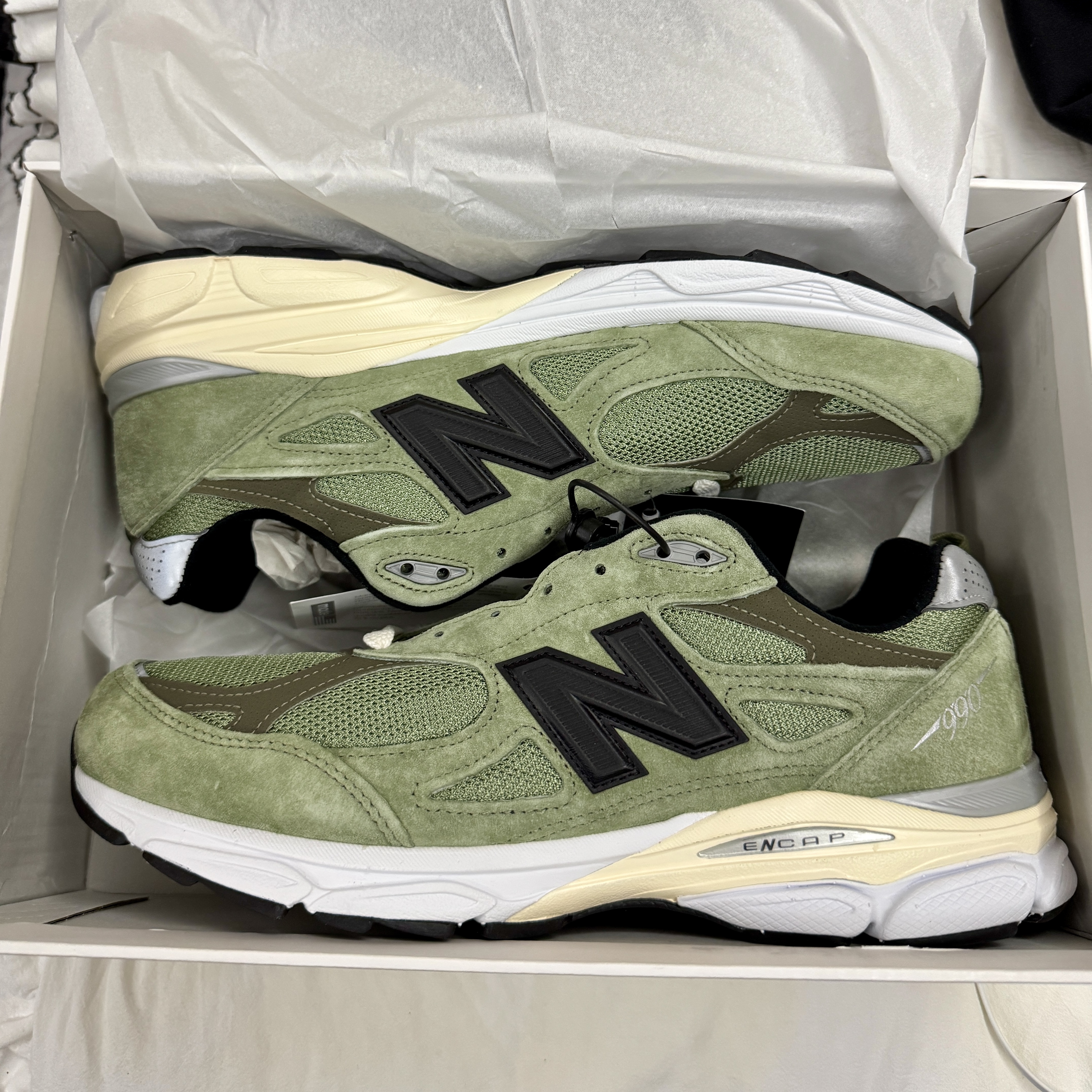 New Balance x JJJJound 990v3 Olive 착용 스타일 - 1