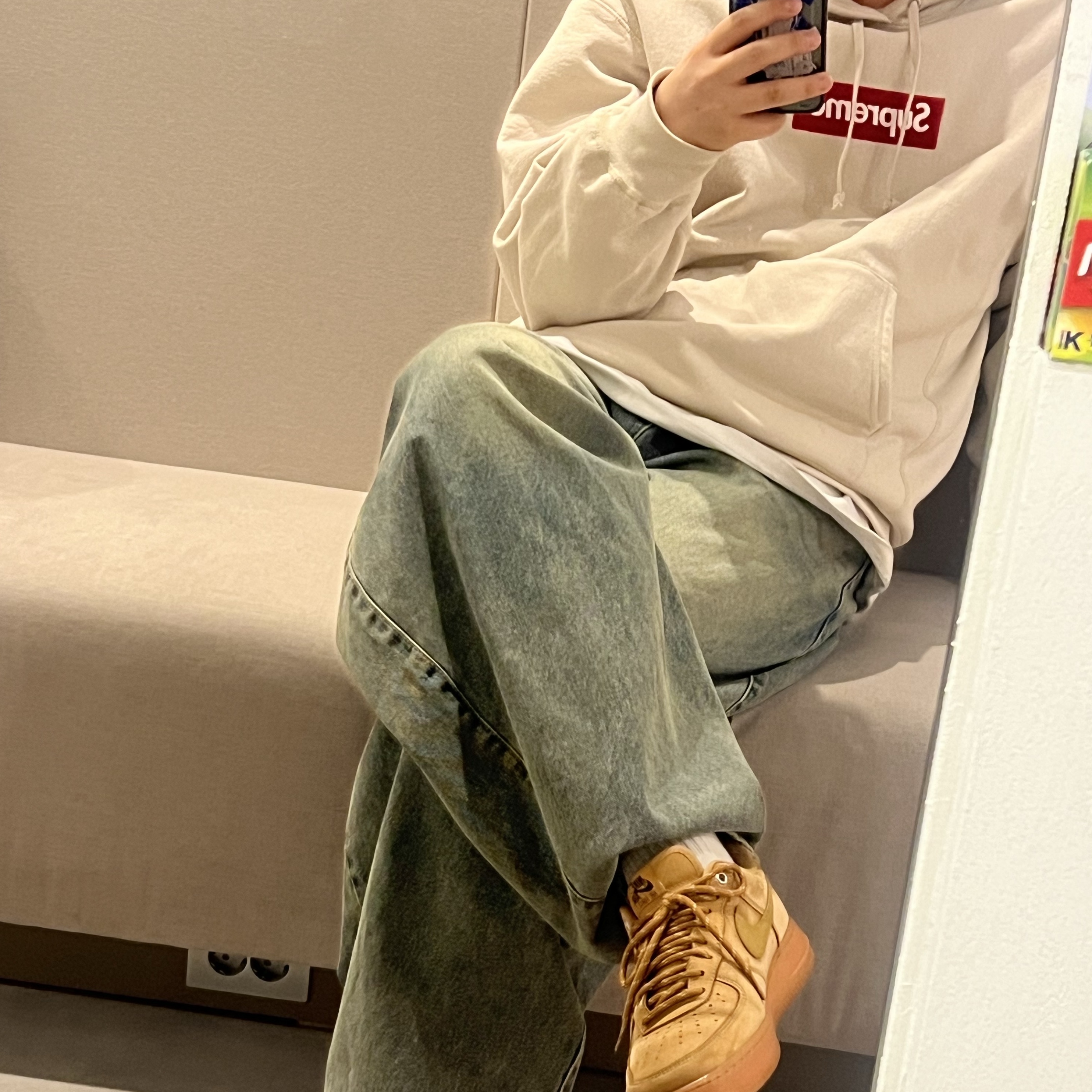 Supreme Box Logo Hooded Sweatshirt Stone - 24FW 착용 스타일