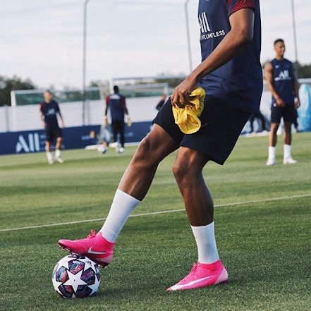 Nike Mercurial Vapor 13 Elite FG Pink Blast White 착용 스타일