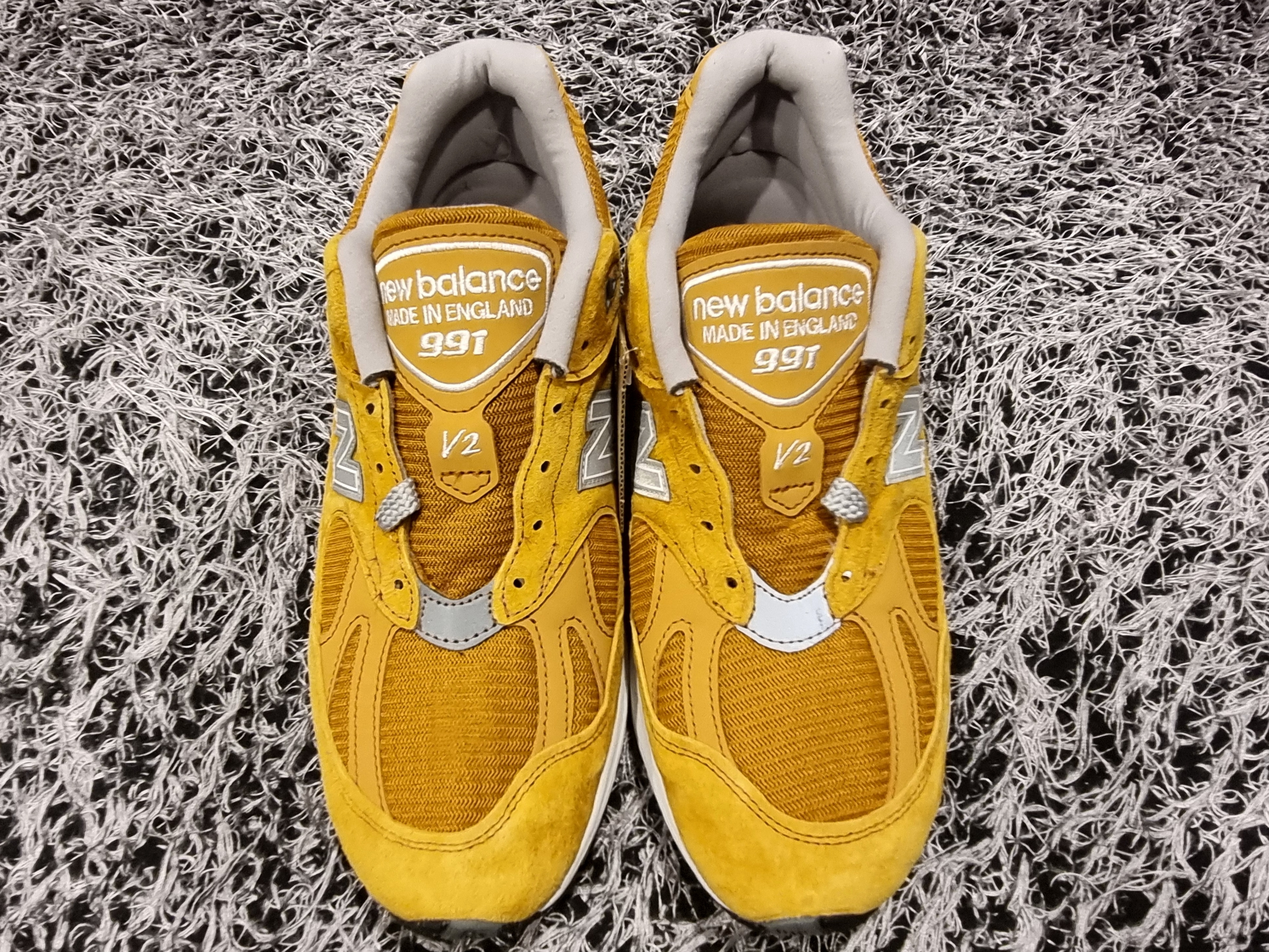 New Balance 991v2 Made in UK Yellow Silver 착용 스타일 - 4