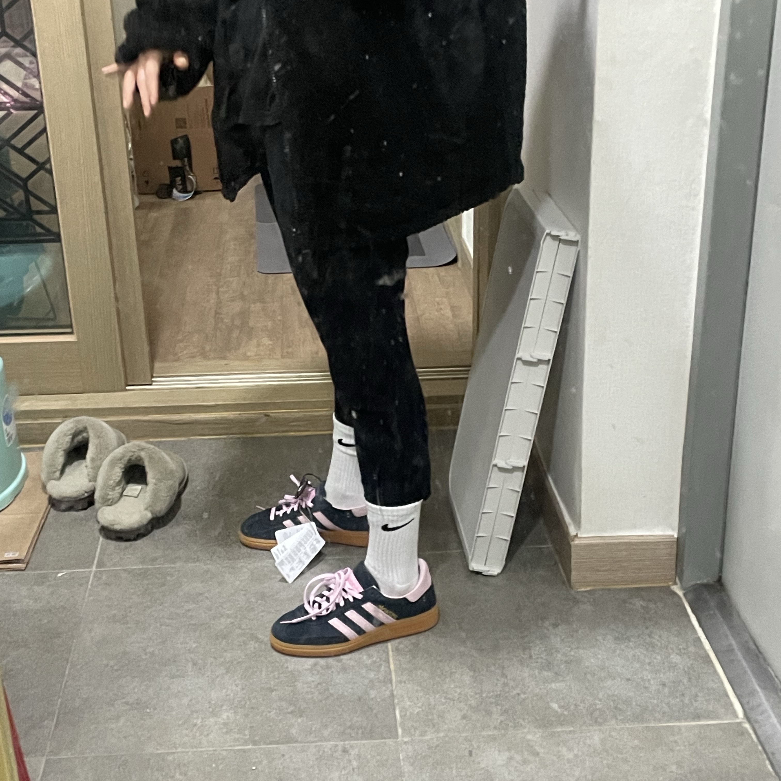 (W) Adidas Spezial Handball Core Black Clear Pink 착용 스타일