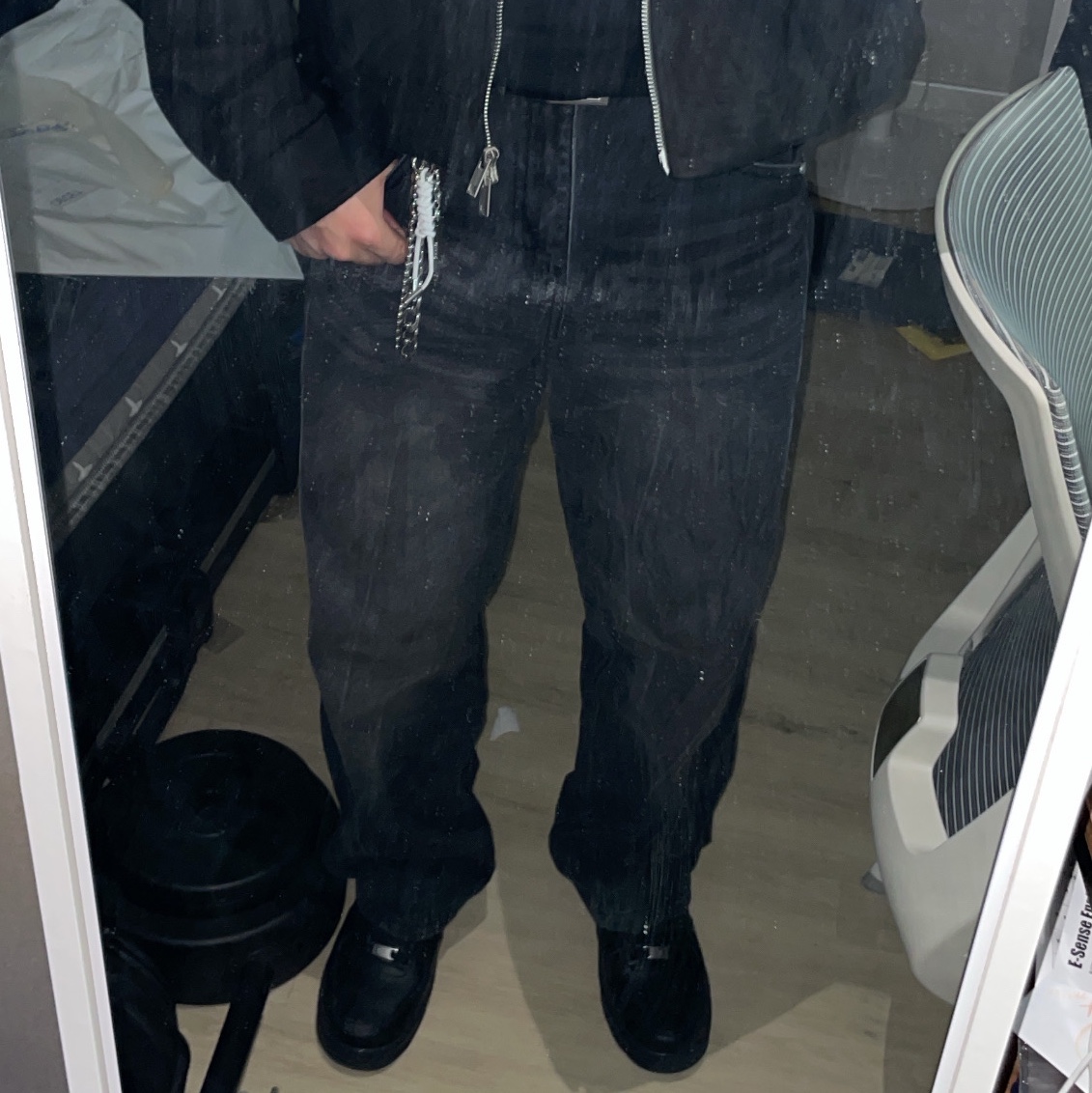 Nike Air Force 1 '07 Low Triple Black 착용 스타일