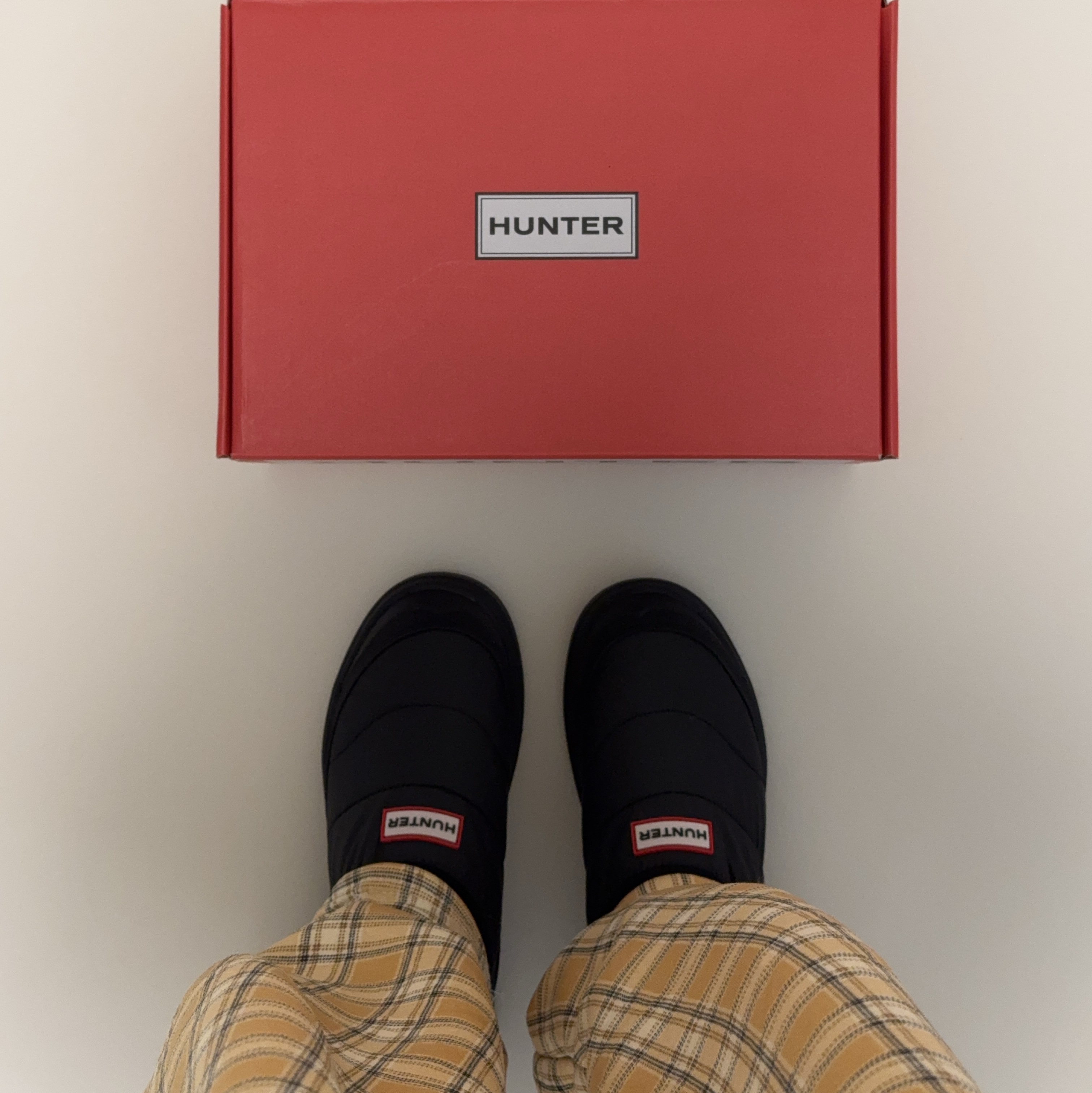 (W) Hunter In Out Puffer Knit Cuff Boots Black 착용 스타일 - 2