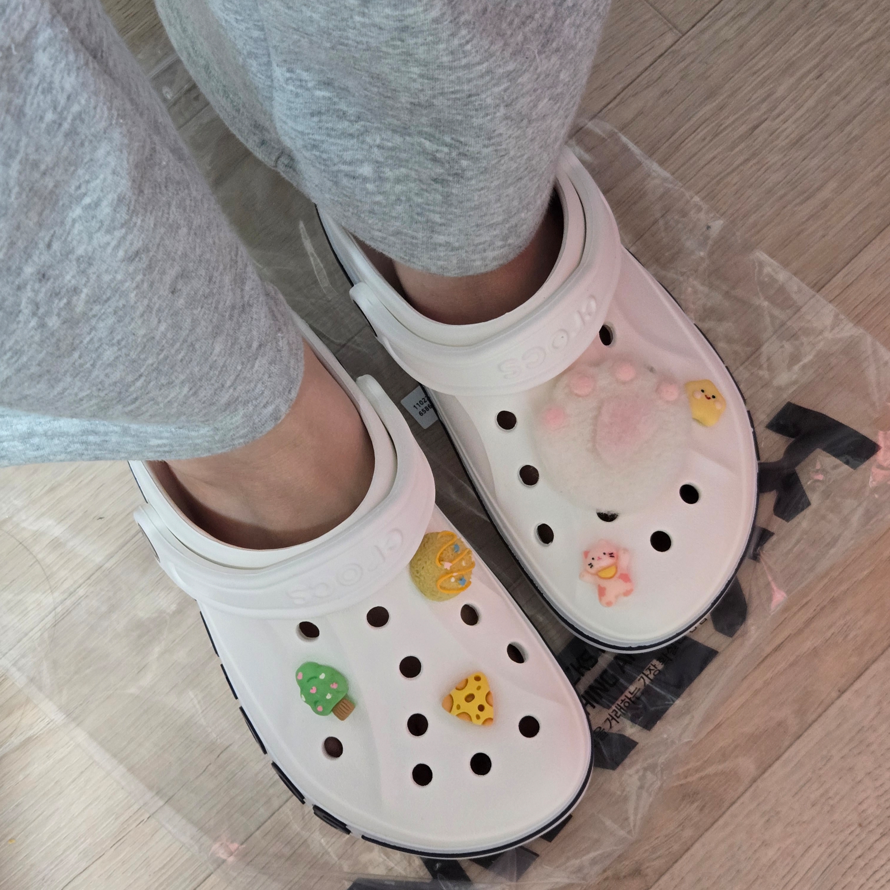 Crocs Bayaband Clog White Navy 착용 스타일