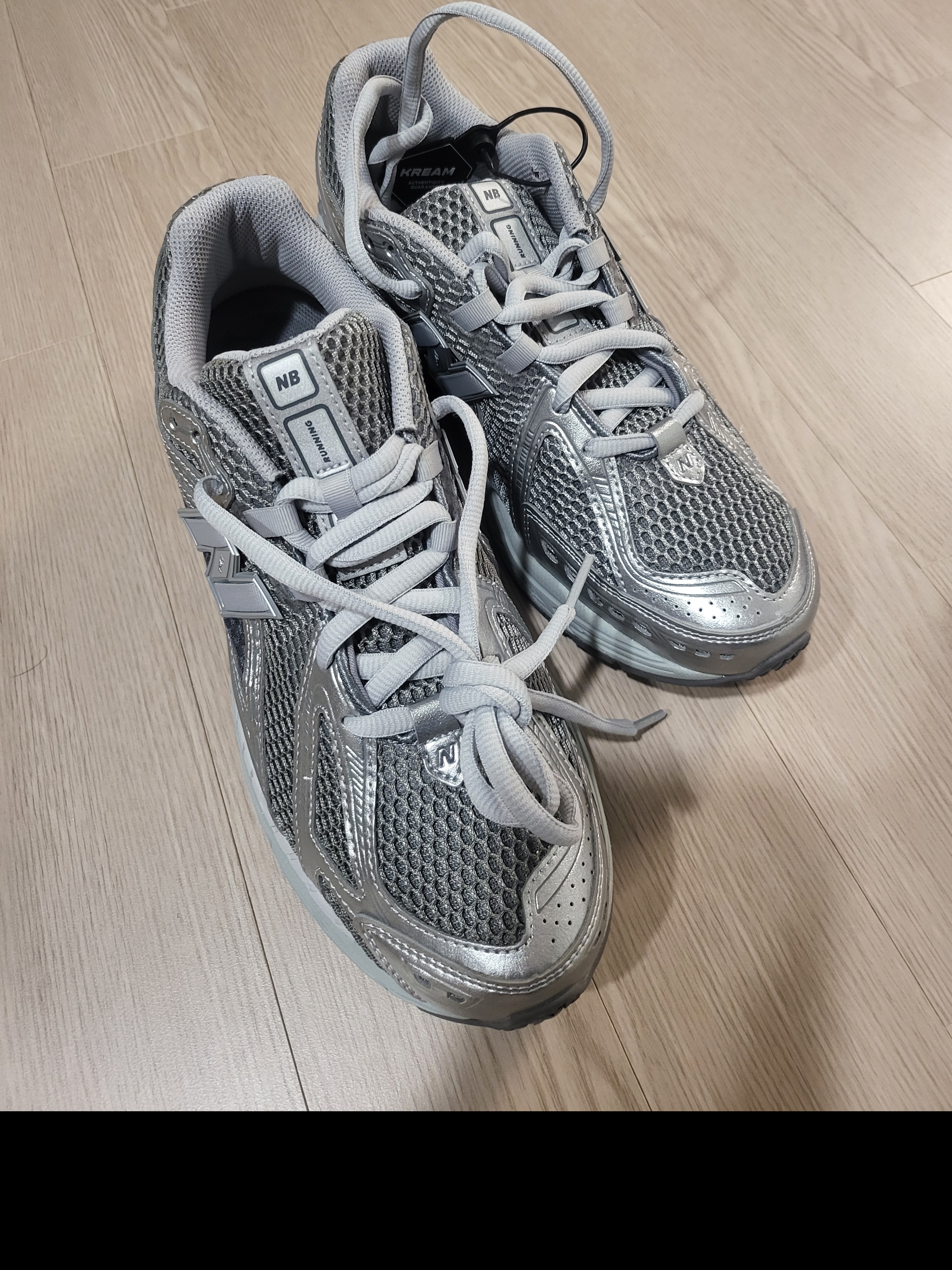 New Balance 1906R Harbor Grey Silver Metalic 착용 스타일 - 2
