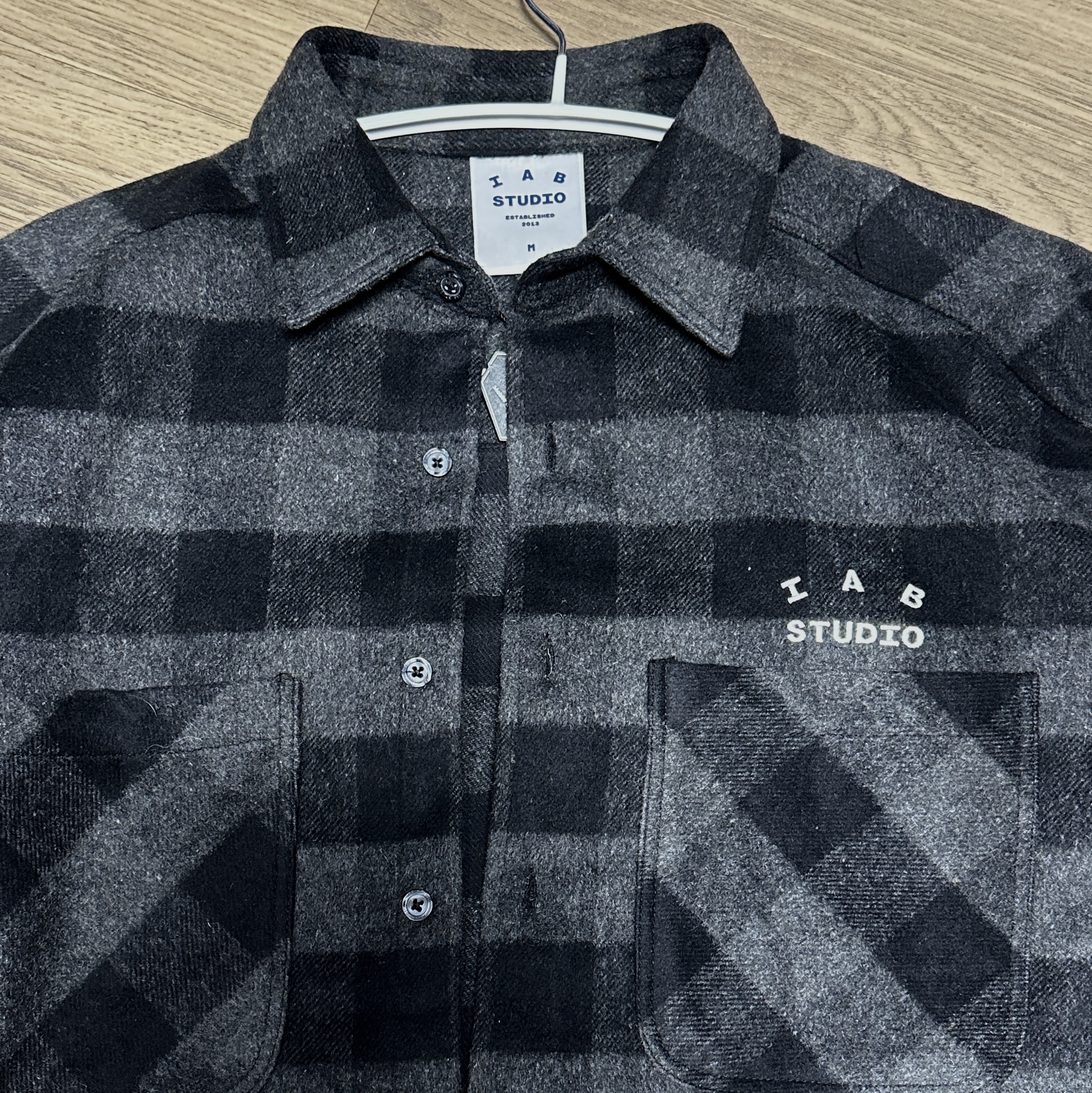 IAB Studio Gingham Check Shirt Black White 착용 스타일