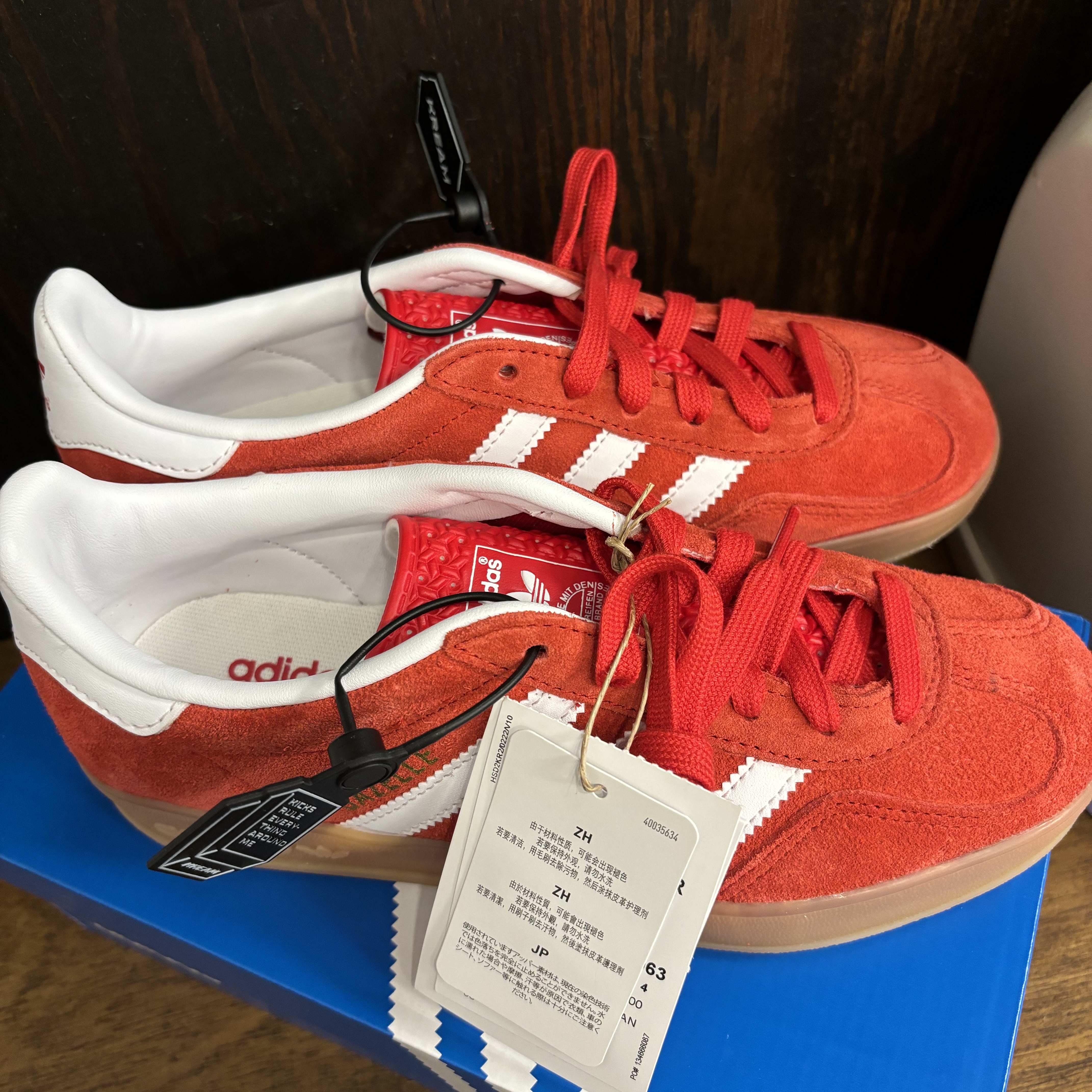 Adidas Gazelle Indoor Better Scarlet Cloud White 착용 스타일