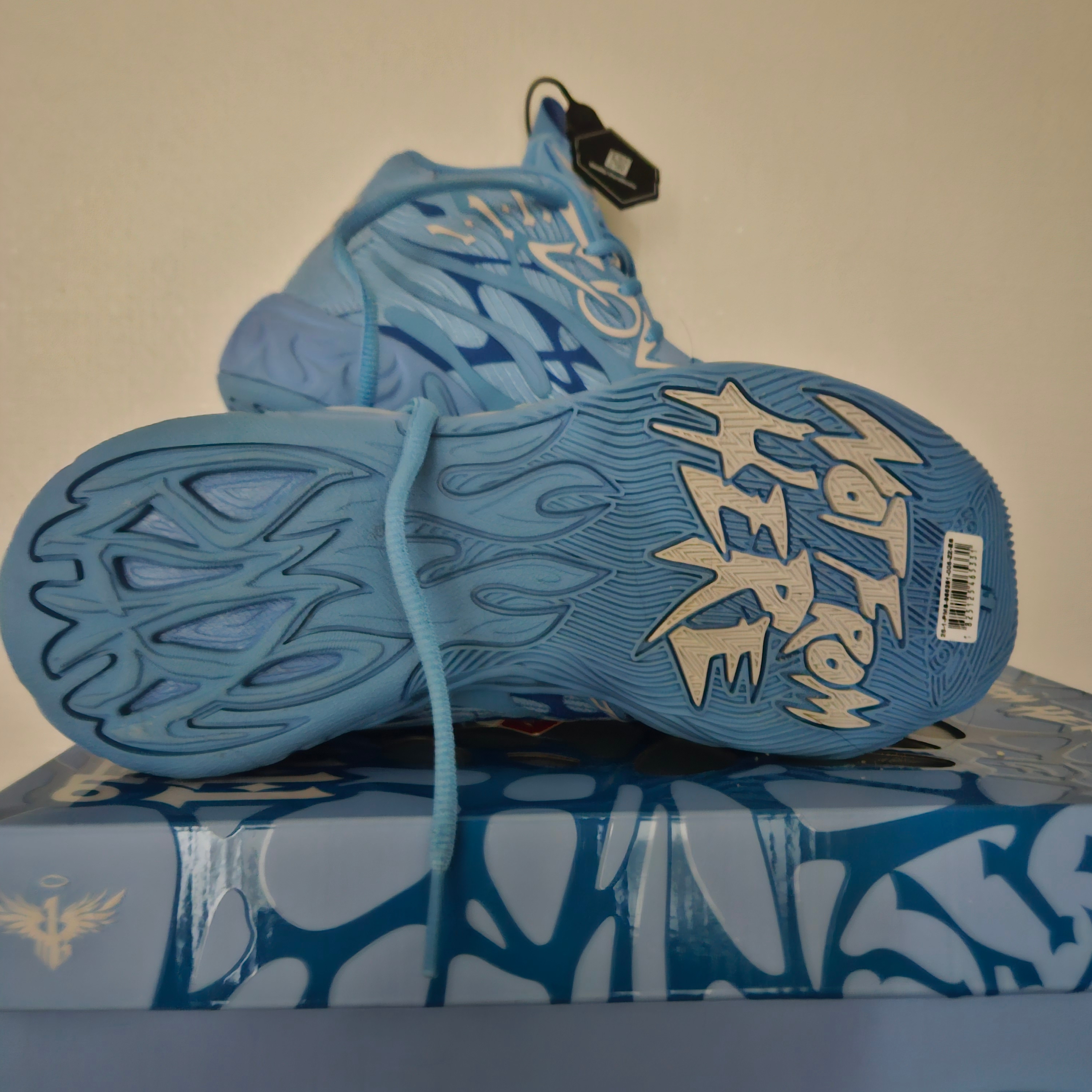 Puma MB.04 Lamelo Ball LaFrance Team Light Blue Cool Mid Gray 착용 스타일