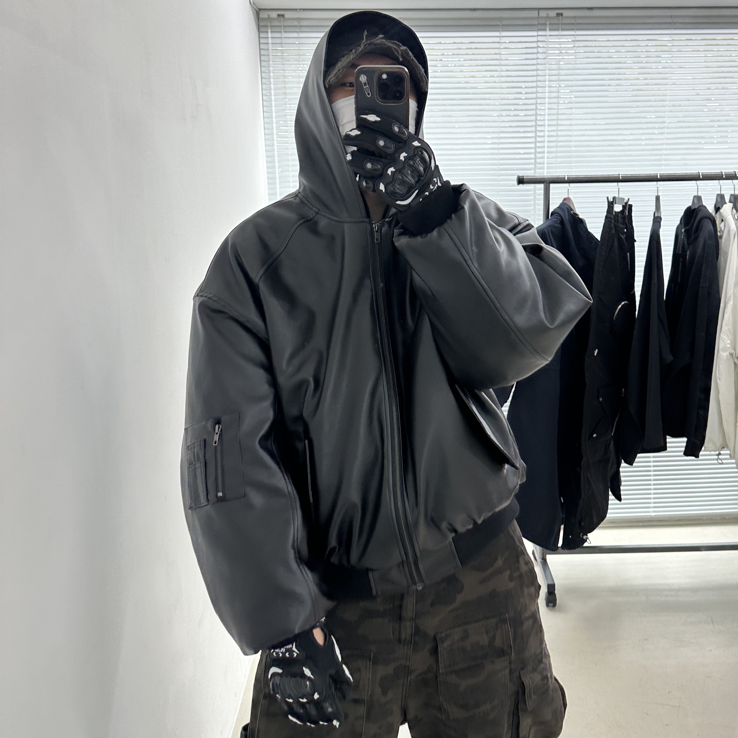 Civision by CSC Hooded Artificial Leather Bomber Jacket 착용 스타일 - 1