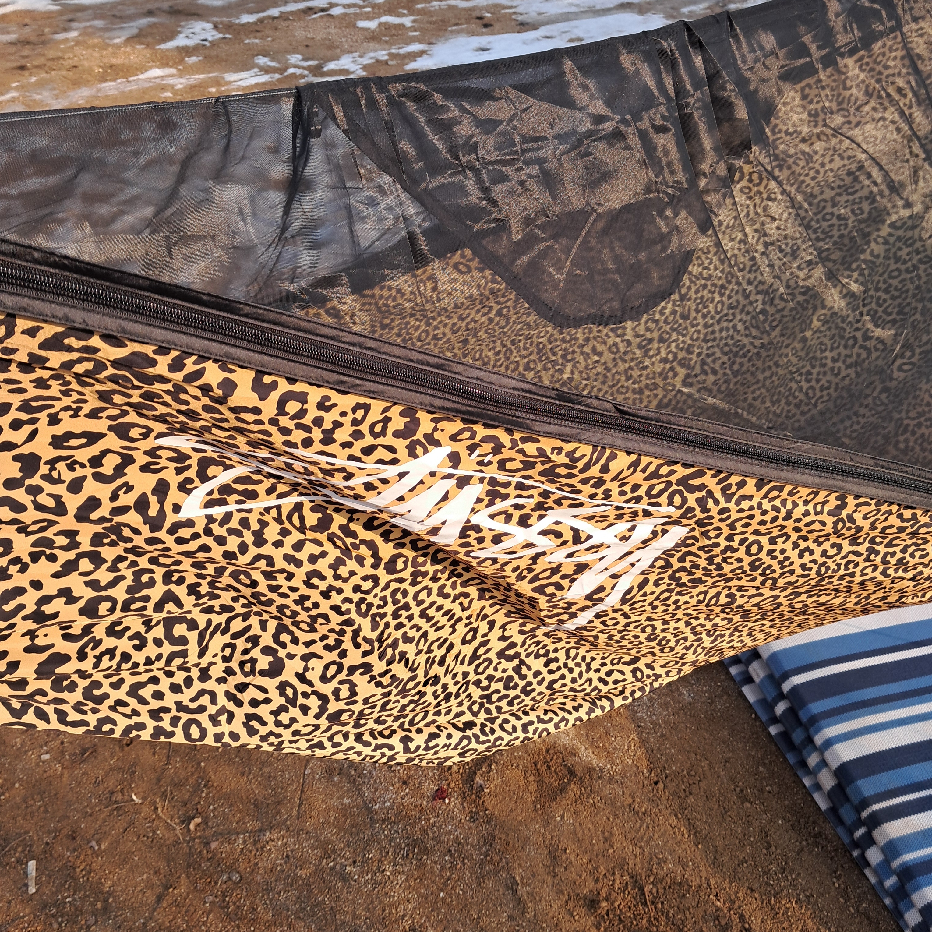 Stussy x Hennessy Expedition Zip Hammock Leopard Print 착용 스타일