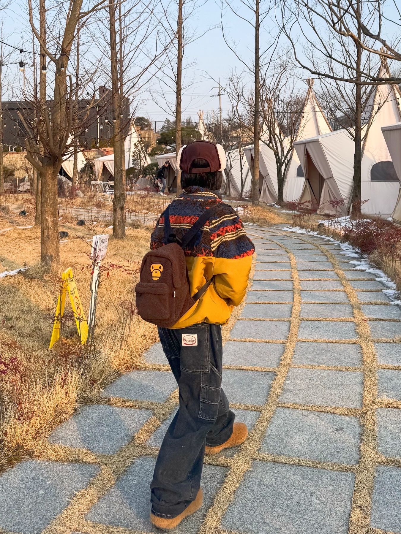 The North Face Fleece Earmuff EX Cap Cocoa Brown, Crocs x Lil Nas X Mega Crush Clog Black Brown 착용 스타일 - 3