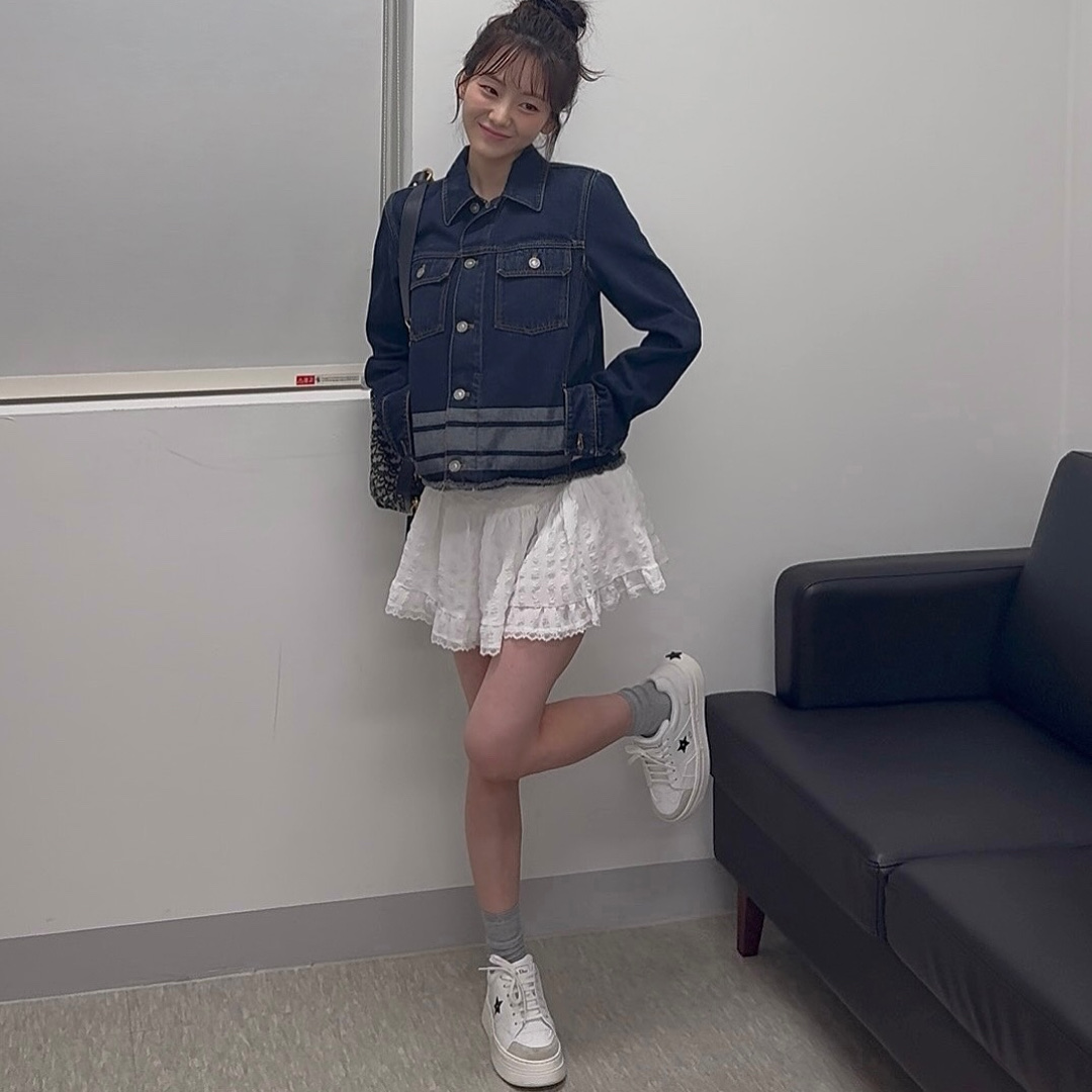 (W) Dior Star Platform Sneakers Calfskin Suede White 착용 스타일 - 2