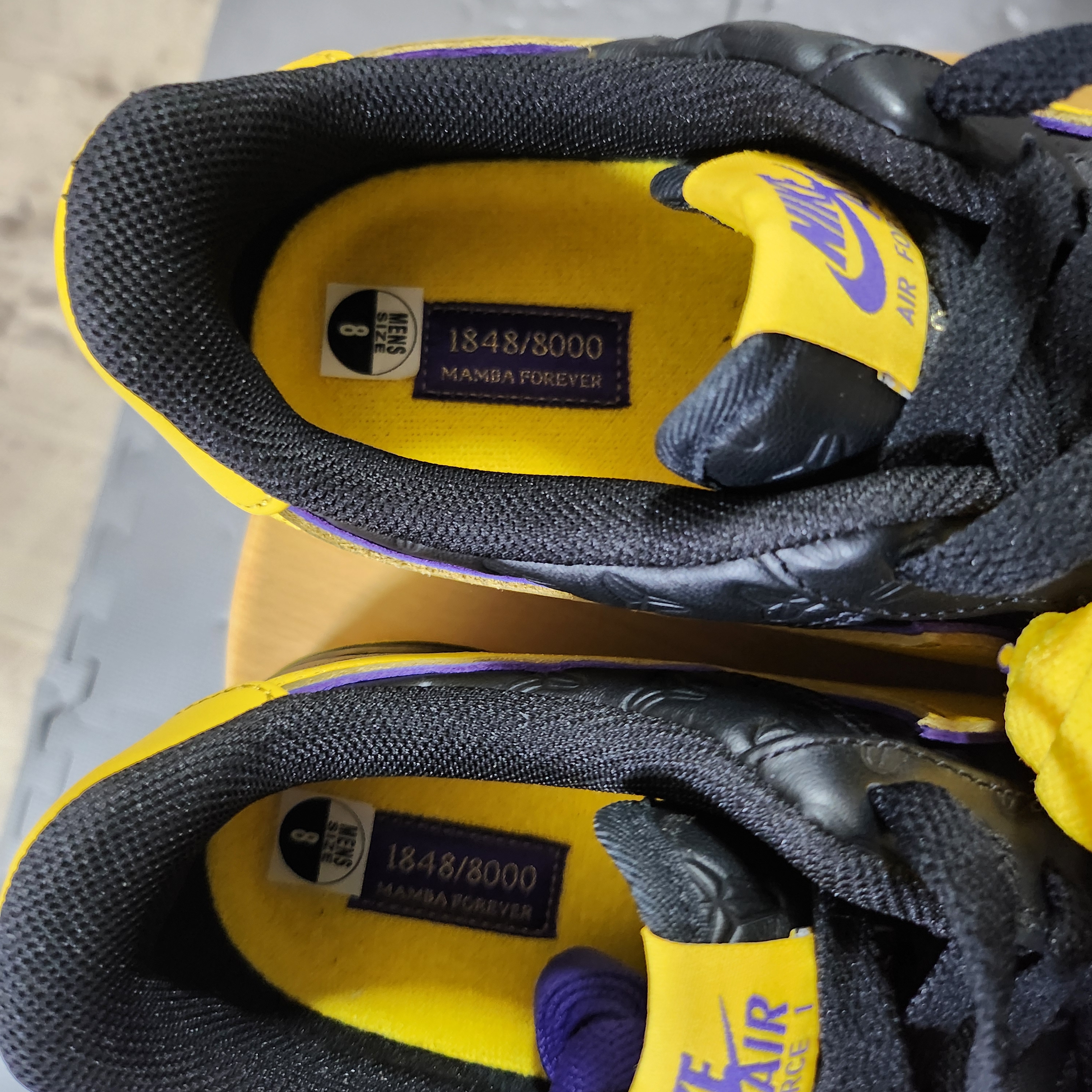 Nike x Kobe Bryant Air Force 1 Low QS Black Varsity Maize 착용 스타일 - 2