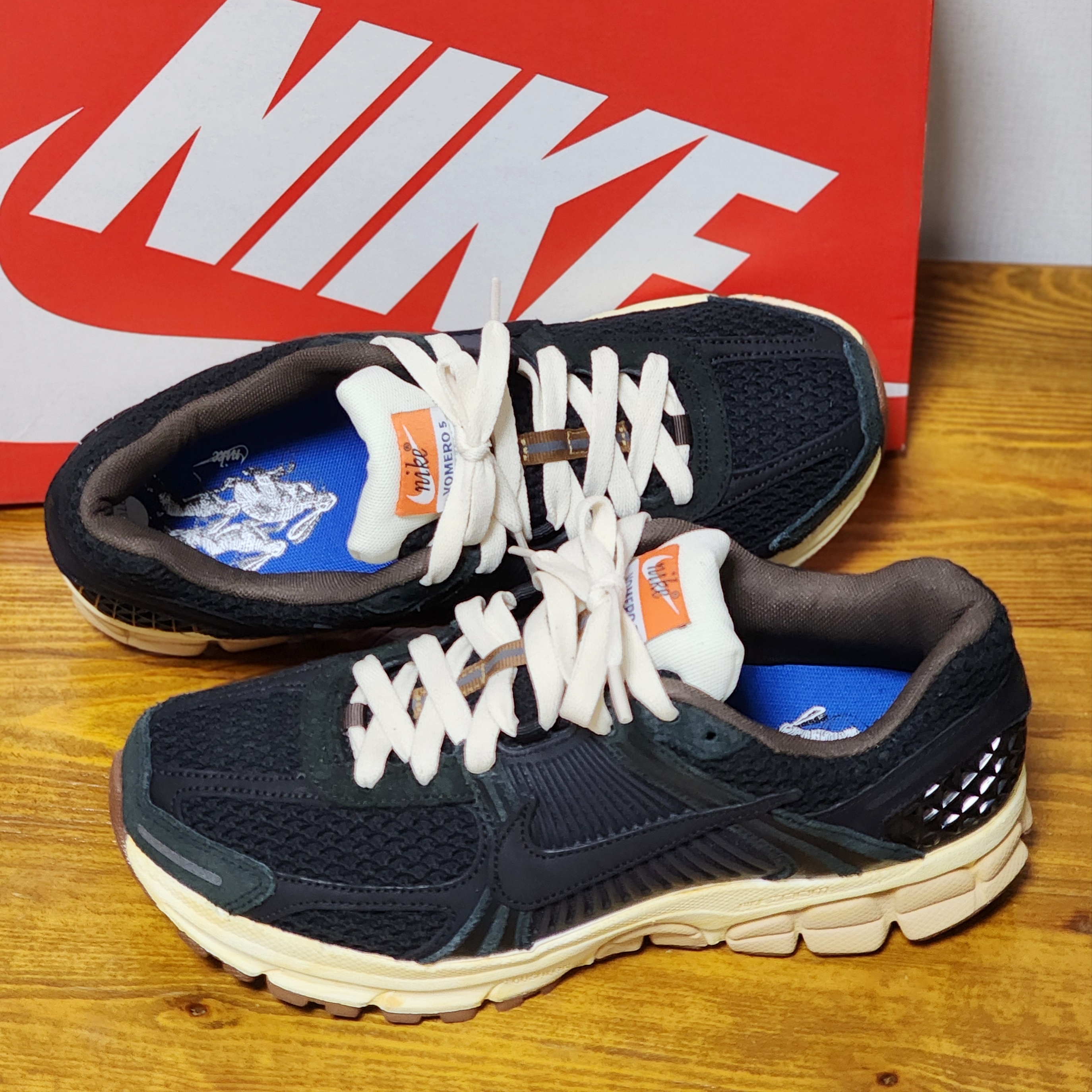 (W) Nike Zoom Vomero 5 Black 착용 스타일