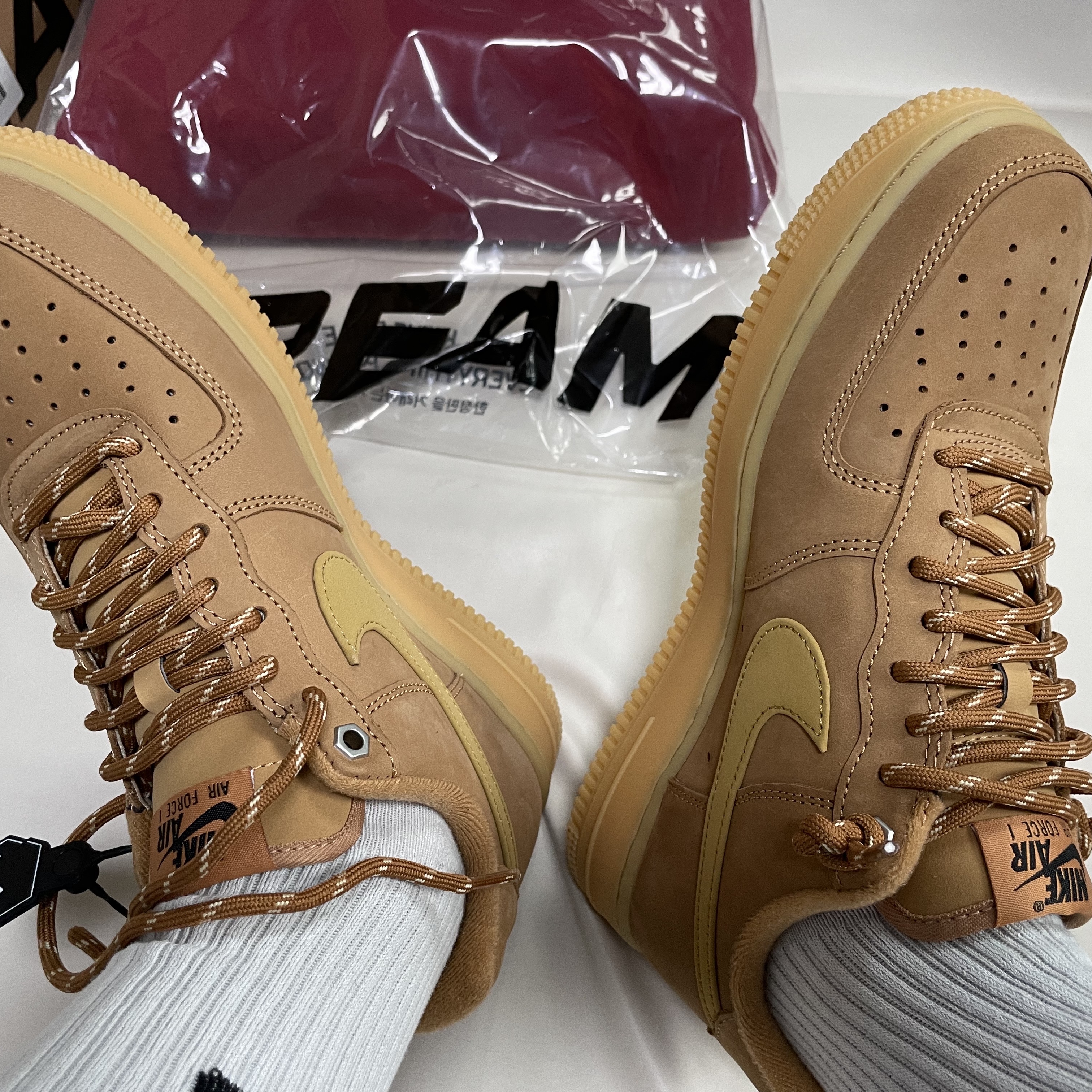 Nike Air Force 1 '07 WB Flax 착용 스타일 - 1