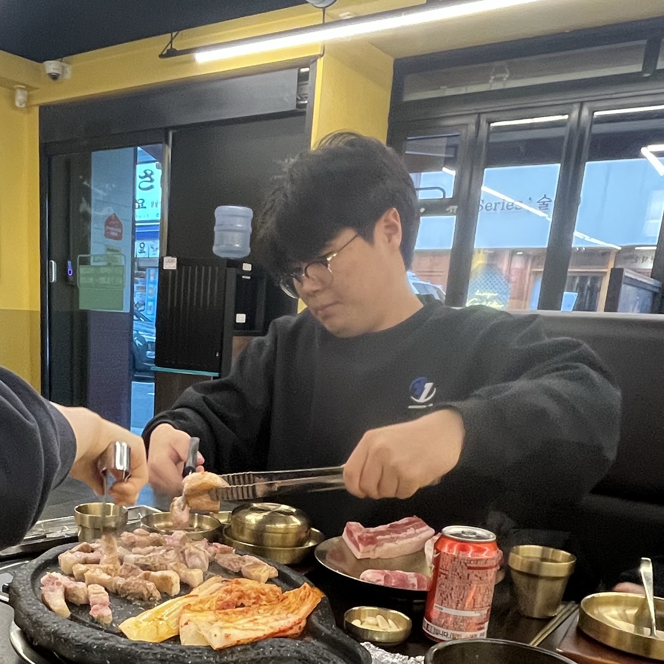 Nike Dri-Fit Legend Sleeveless Fitness T-Shirt Black - Asia, The North Face White Label Novelty Nuptse RDS Down Jacket Ivory 착용 스타일 - 5