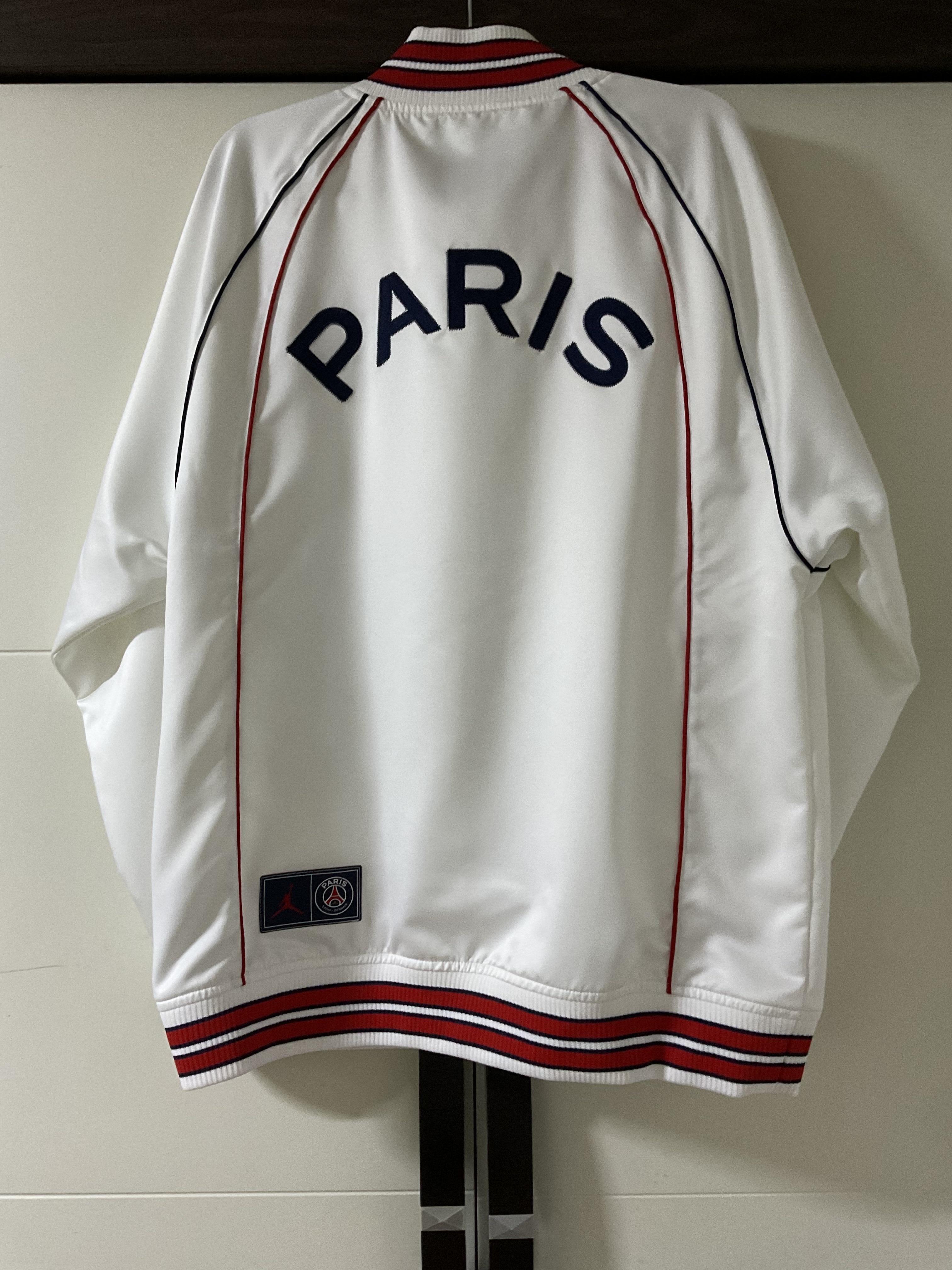 Jordan x Paris Saint-Germain Club Anthem Jacket White 착용 스타일 - 2