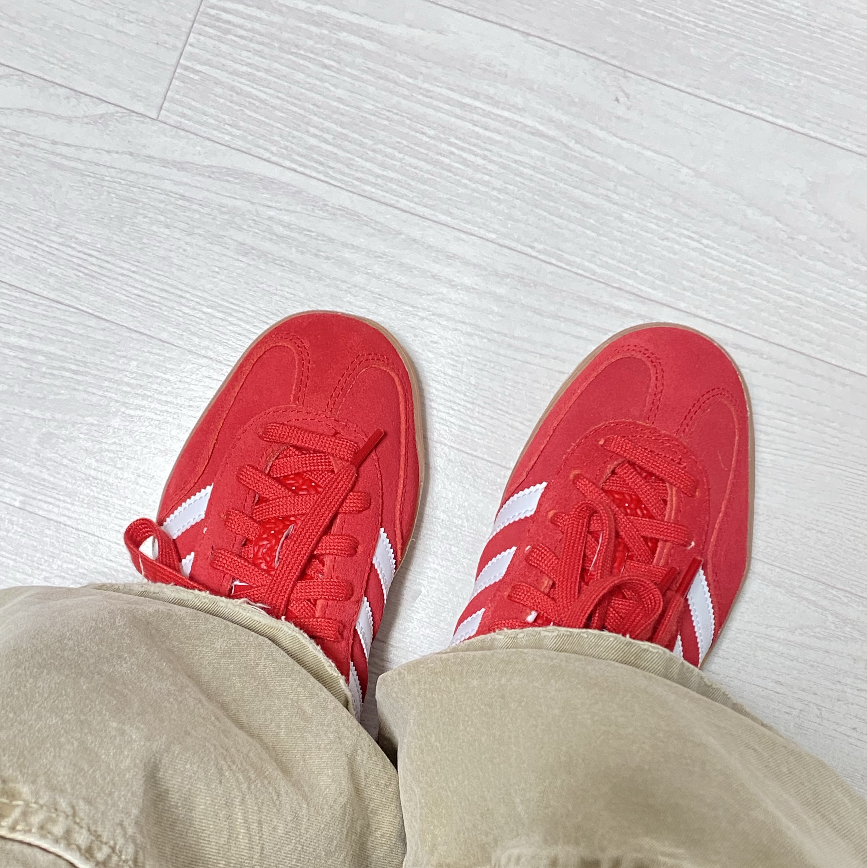 Adidas Gazelle Indoor Better Scarlet Cloud White 착용 스타일