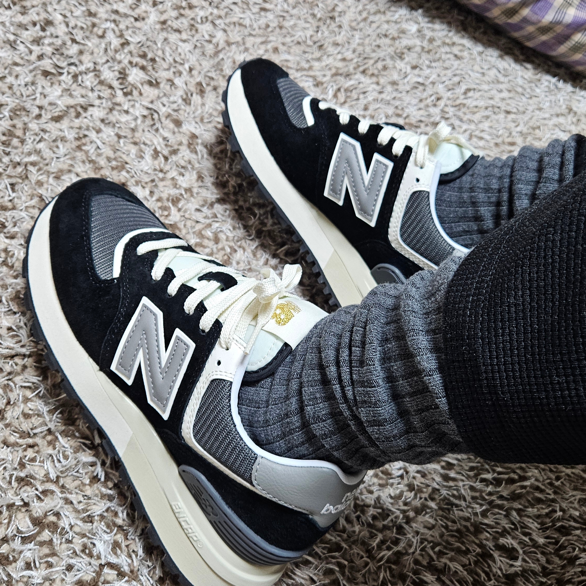 New Balance 574 Legacy Black 착용 스타일 - 1