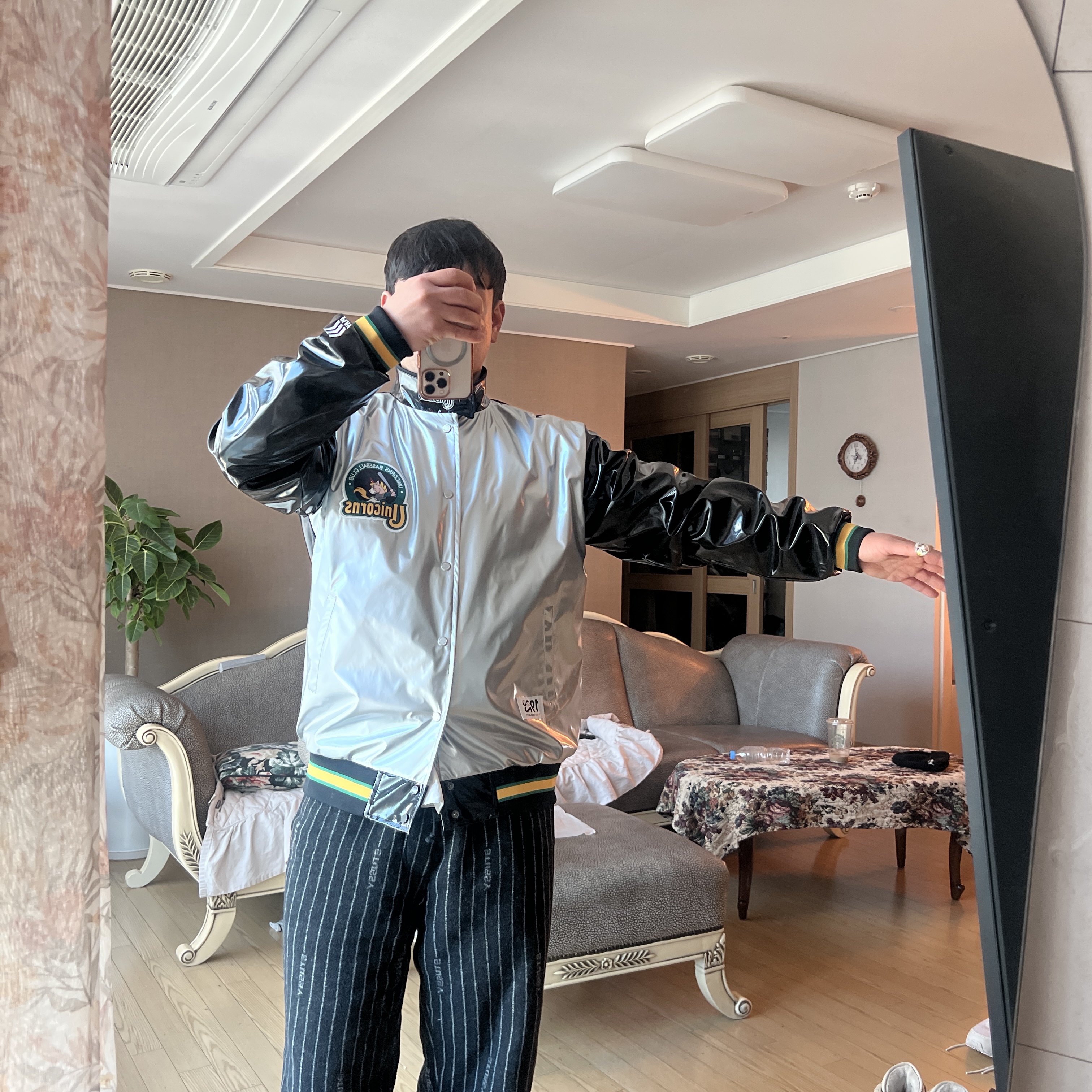 WILLBE PLAY Unicorns Glossy Jumper, Nike x Stussy NRG Striped Wool Pants Black (DR4412-010) 착용 스타일