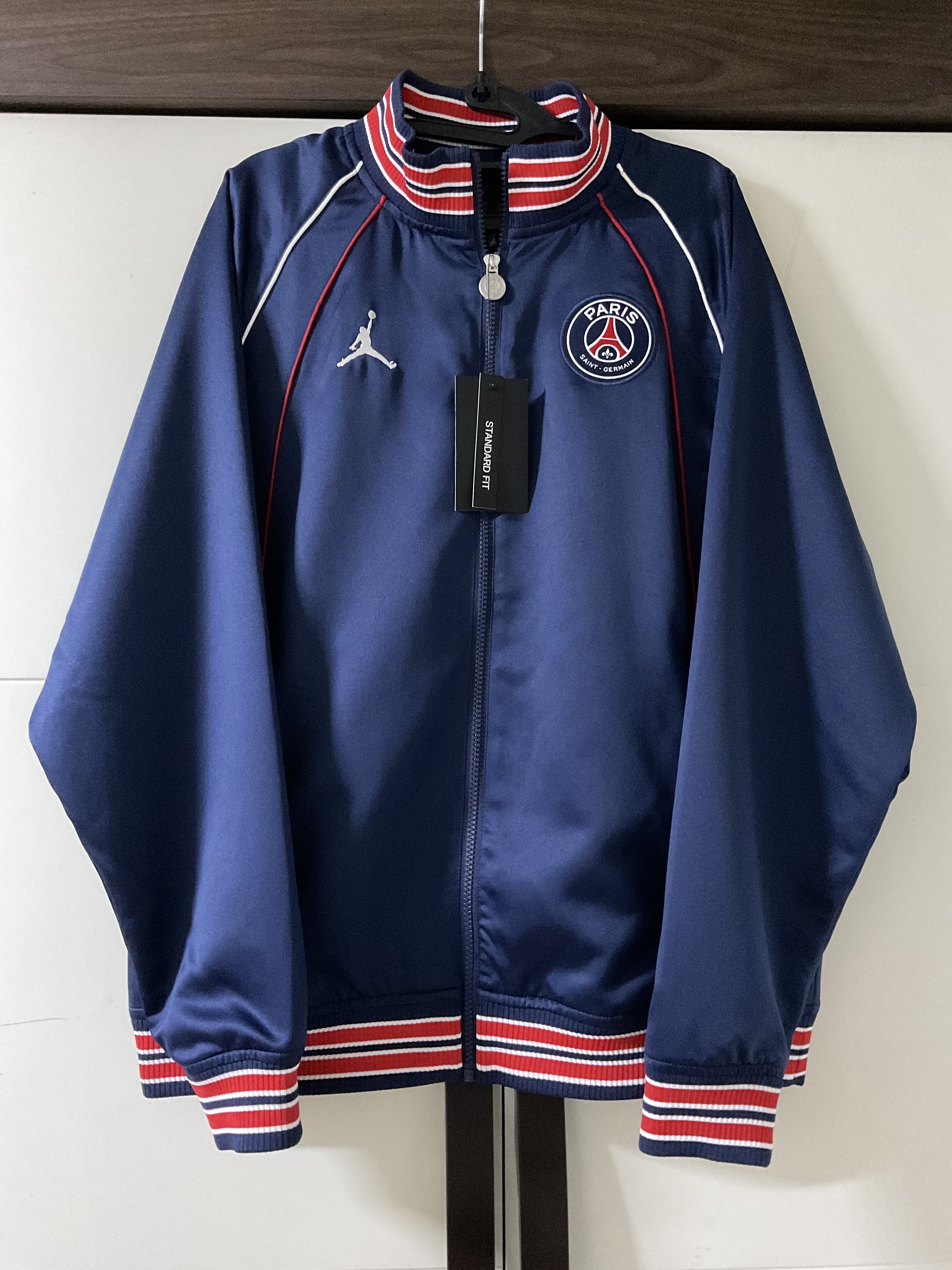 Jordan x Paris Saint-Germain Club Anthem Jacket Midnight Navy 착용 스타일 - 1