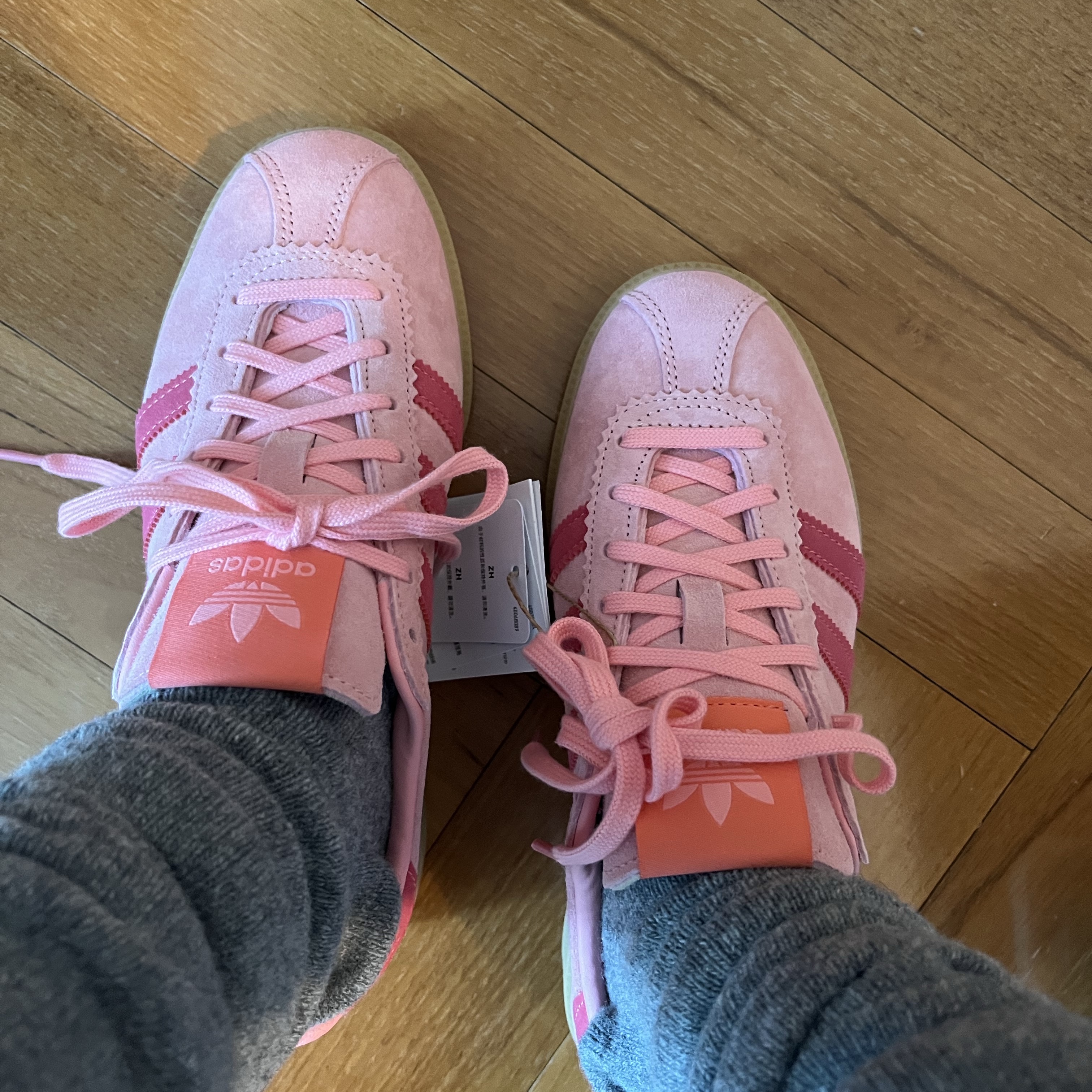 (W) Adidas Bermuda Semi Pink Spark Preloved Scarlet 착용 스타일 - 1