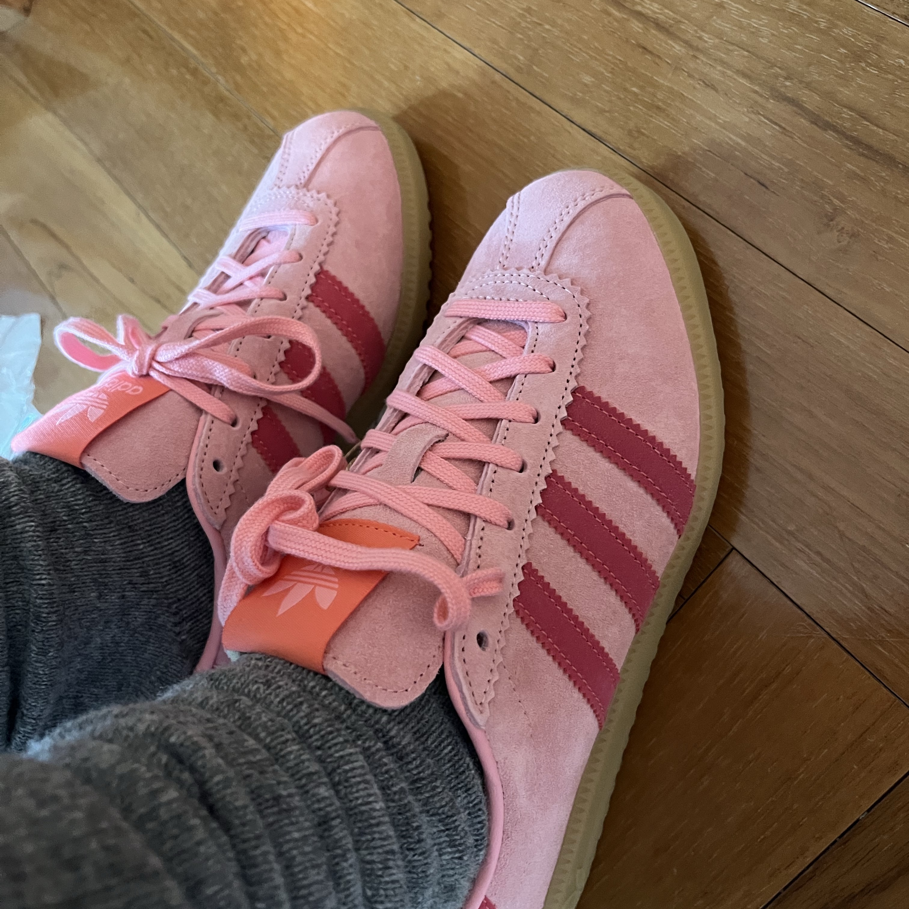 (W) Adidas Bermuda Semi Pink Spark Preloved Scarlet 착용 스타일 - 2
