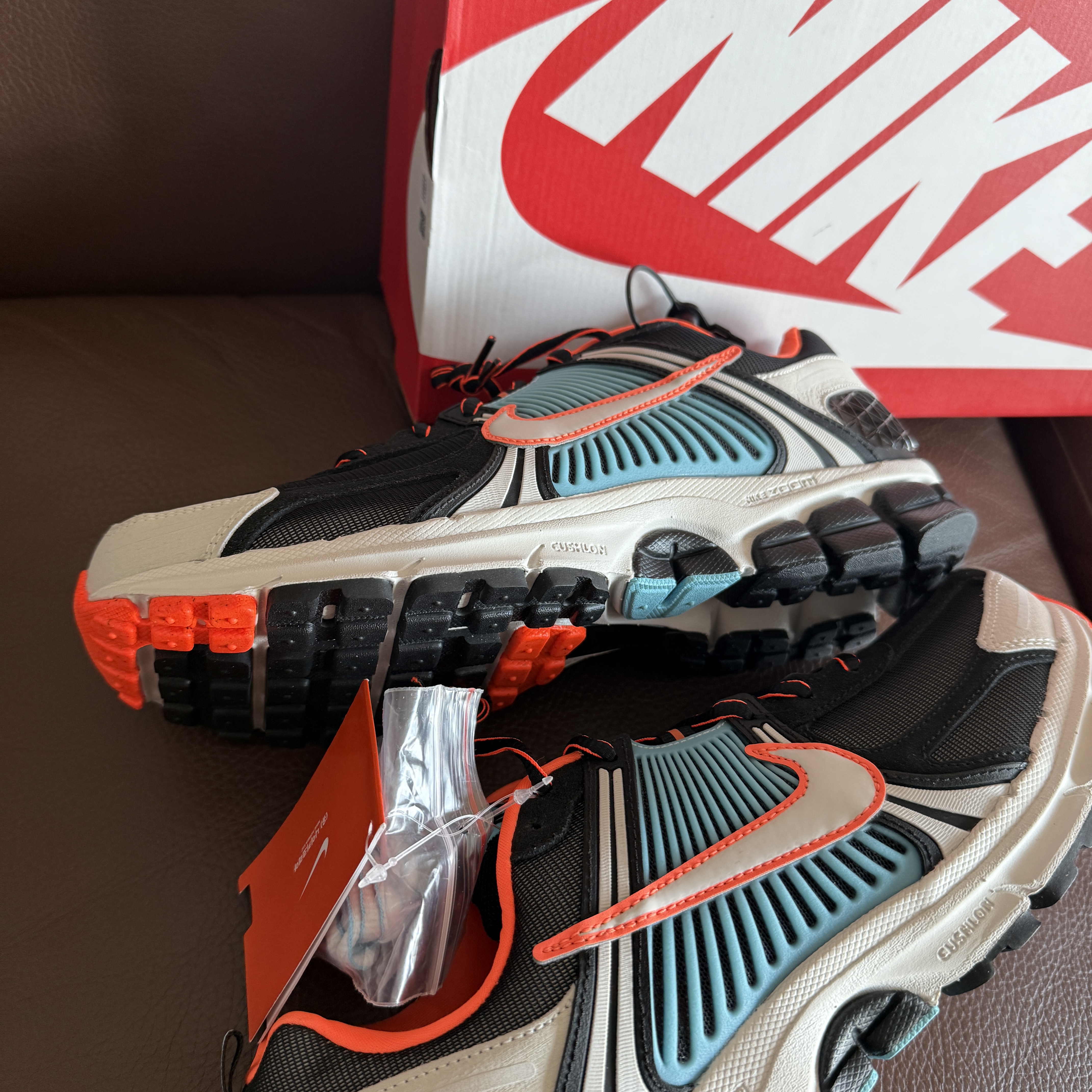 (W) Nike Zoom Vomero 5 Black Blue Gaze 착용 스타일 - 5