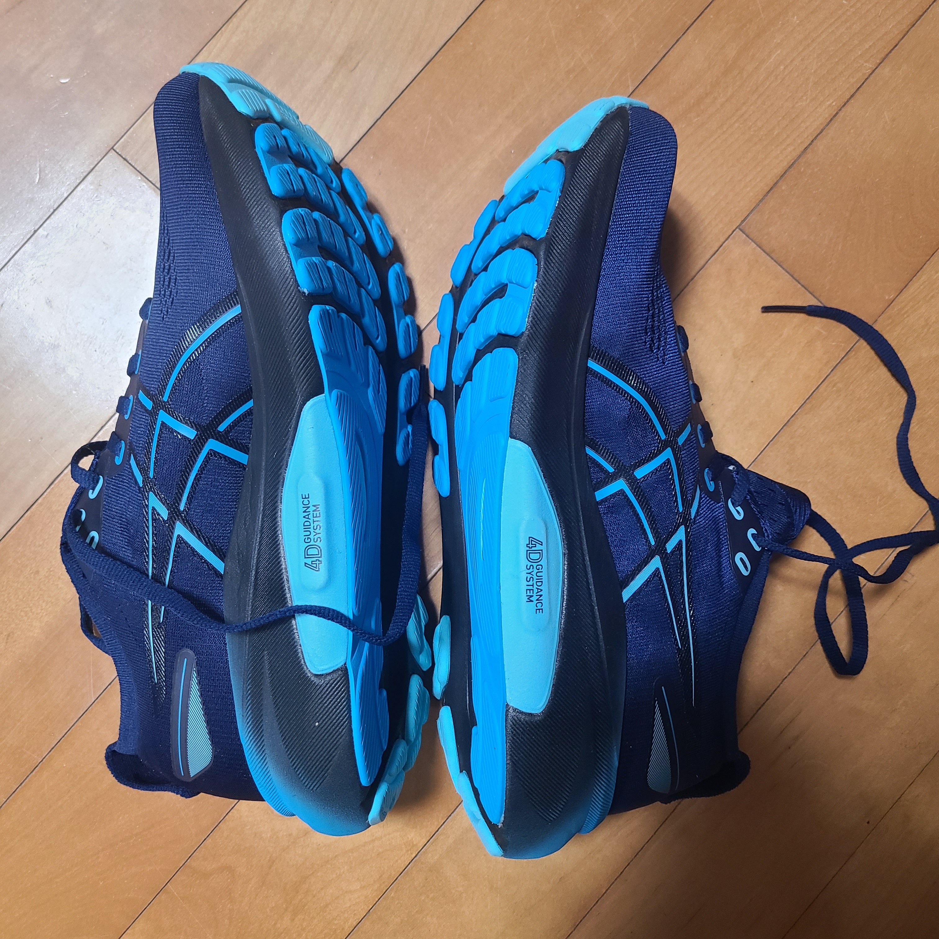 Asics Gel-Kayano 31 Blue Expanse Digital Aqua - 2E Wide 착용 스타일 - 2
