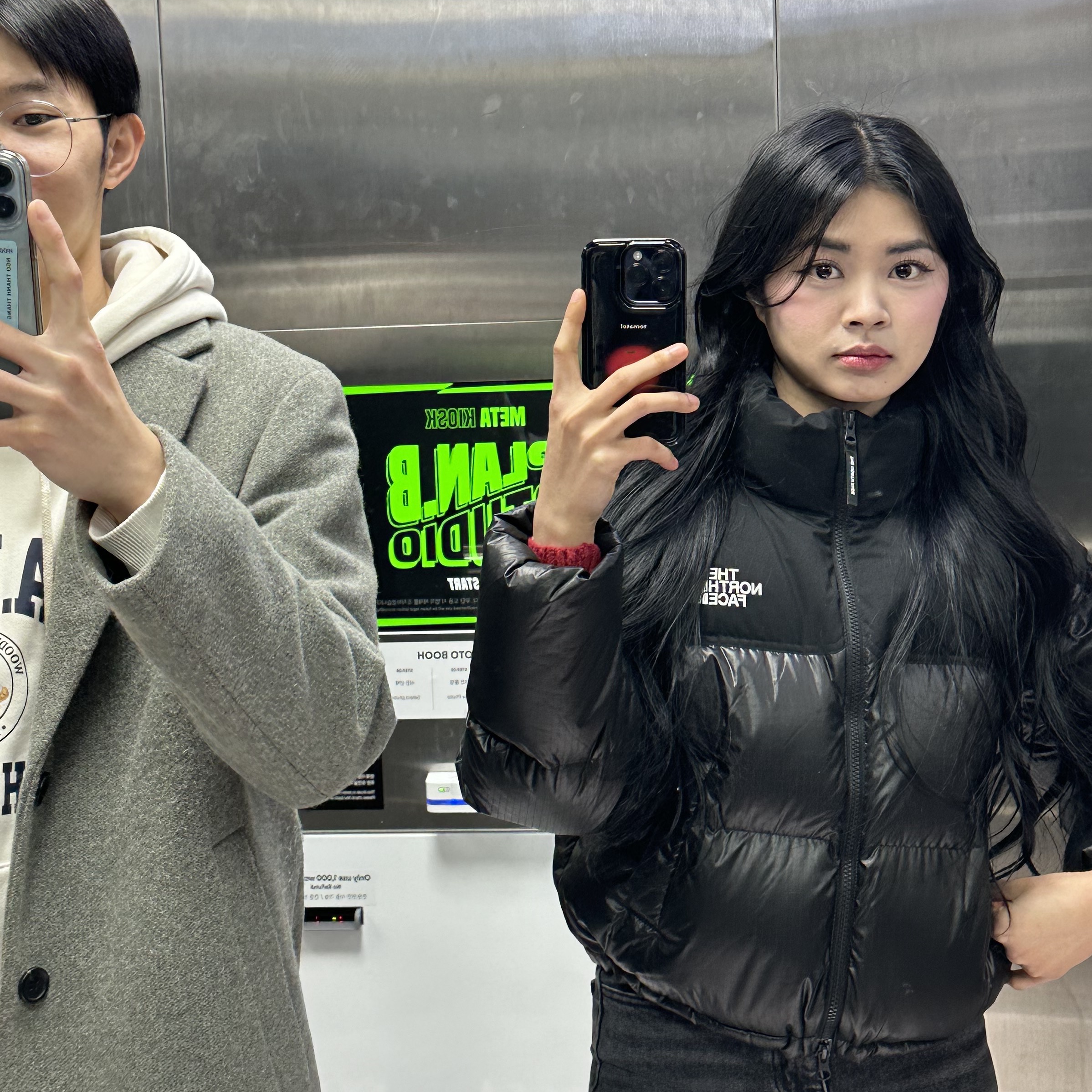 (W) The North Face White Label Novelty Nuptse Down Jacket Black 착용 스타일 - 3