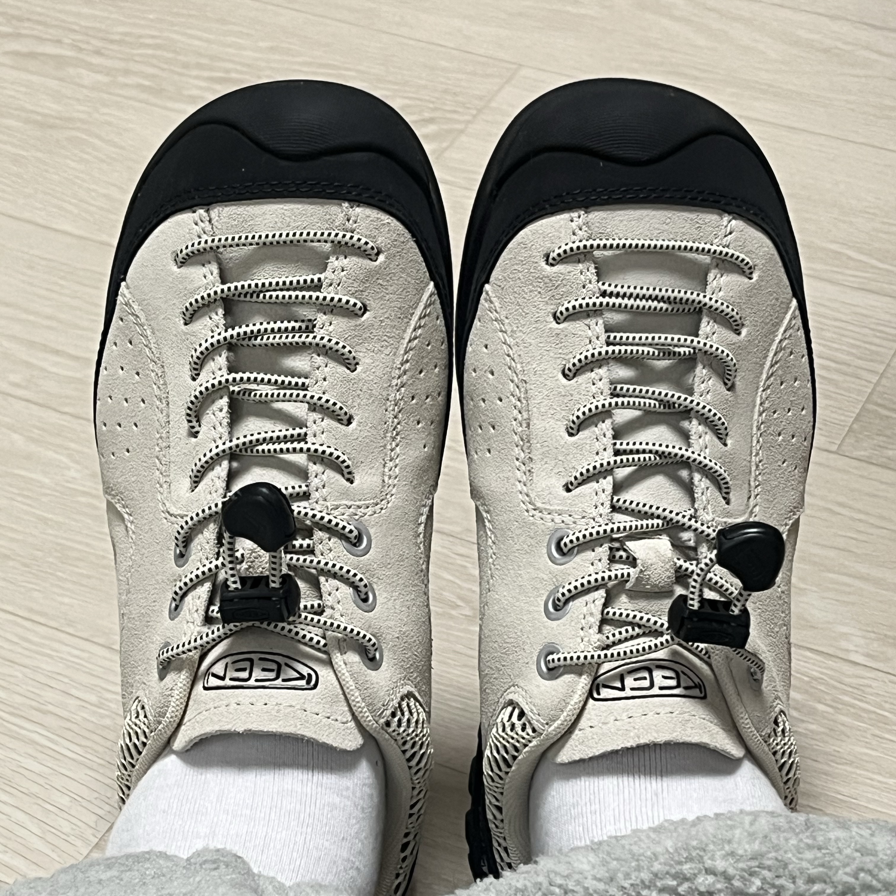 Keen 25SS Jasper Rocks SP Women Sneakers Birch/Black 착용 스타일 - 2