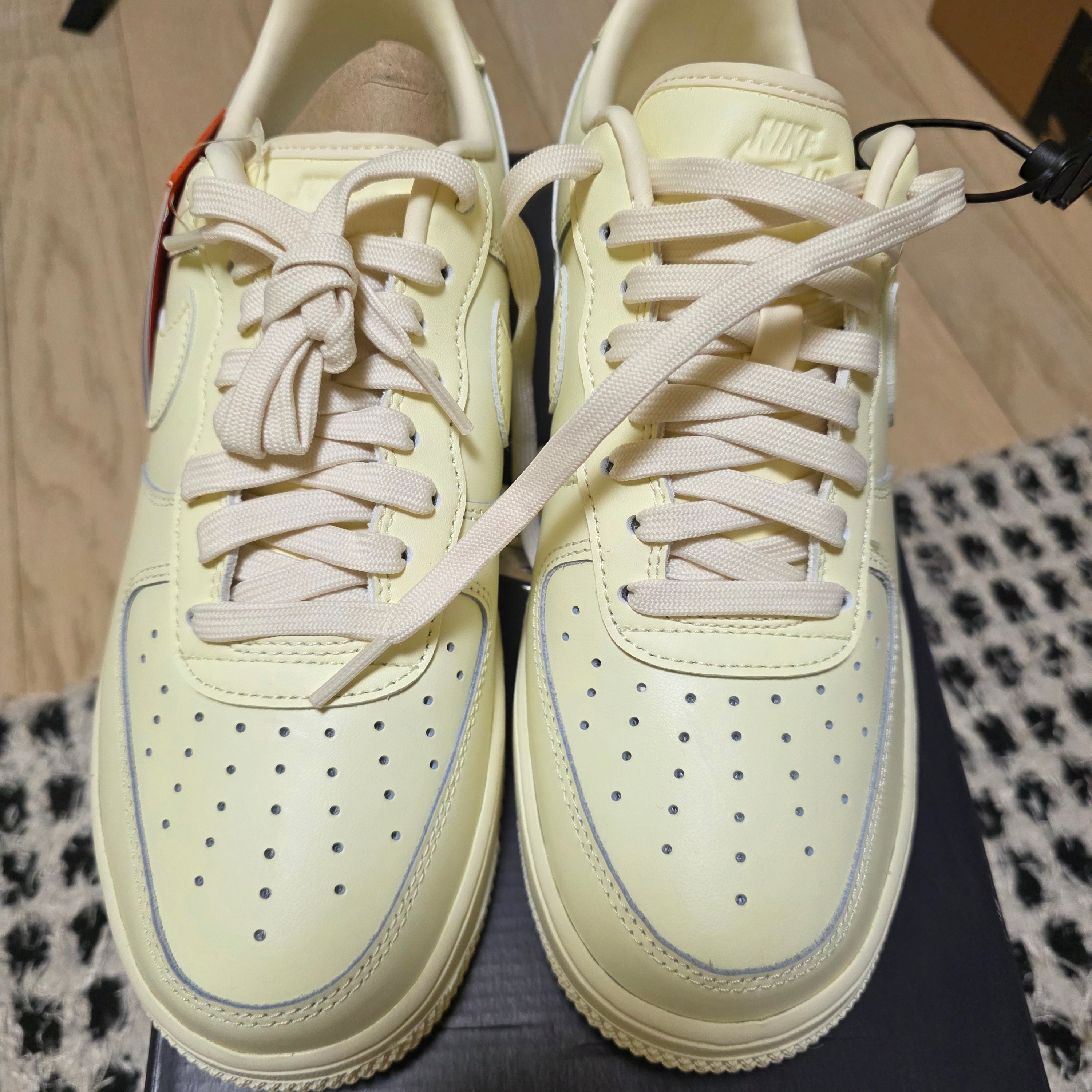 Nike Air Force 1 '07 Coconut Milk 착용 스타일 - 2