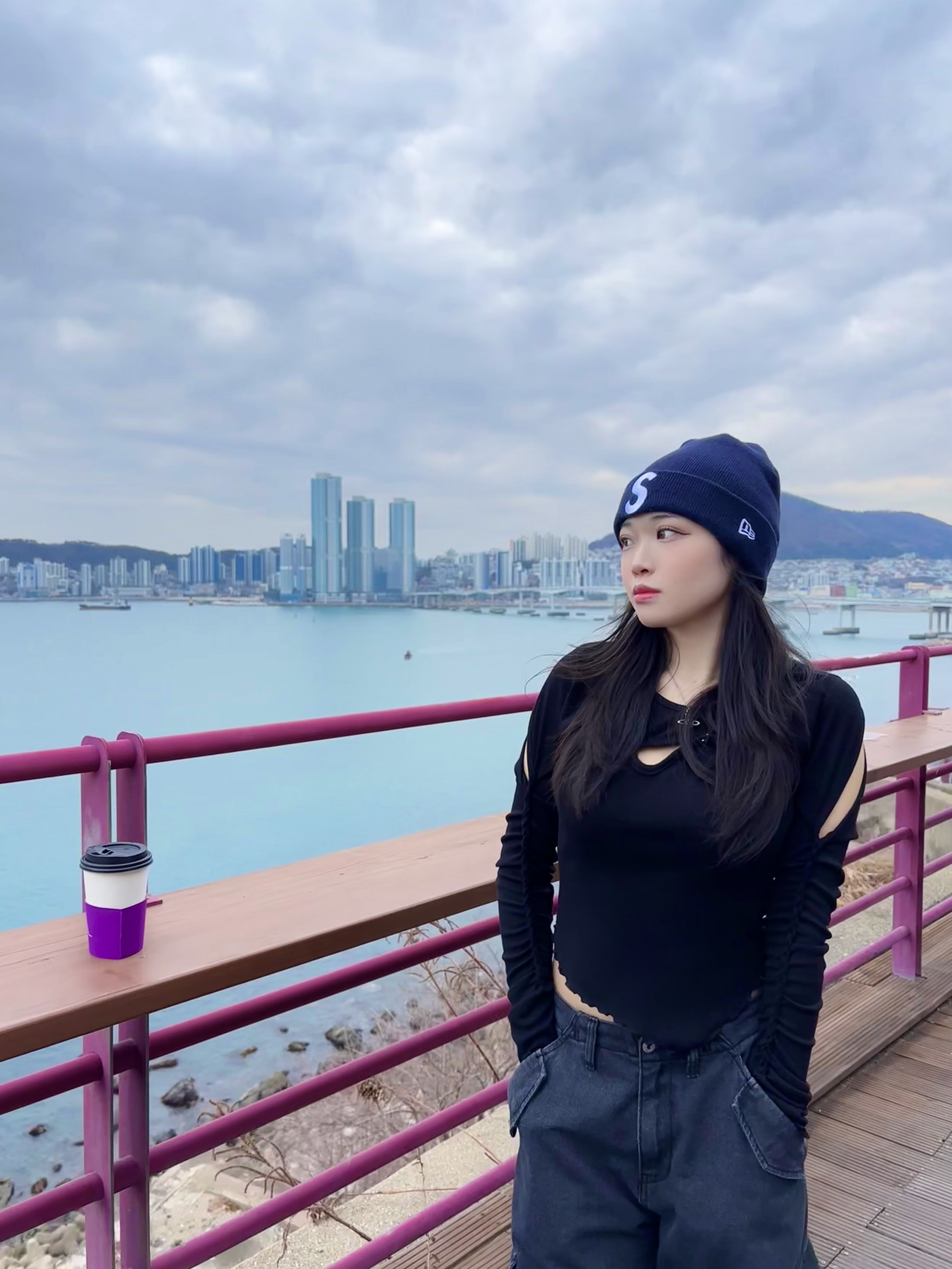 Supreme New Era S Logo Beanie Navy - 23FW 착용 스타일 - 1