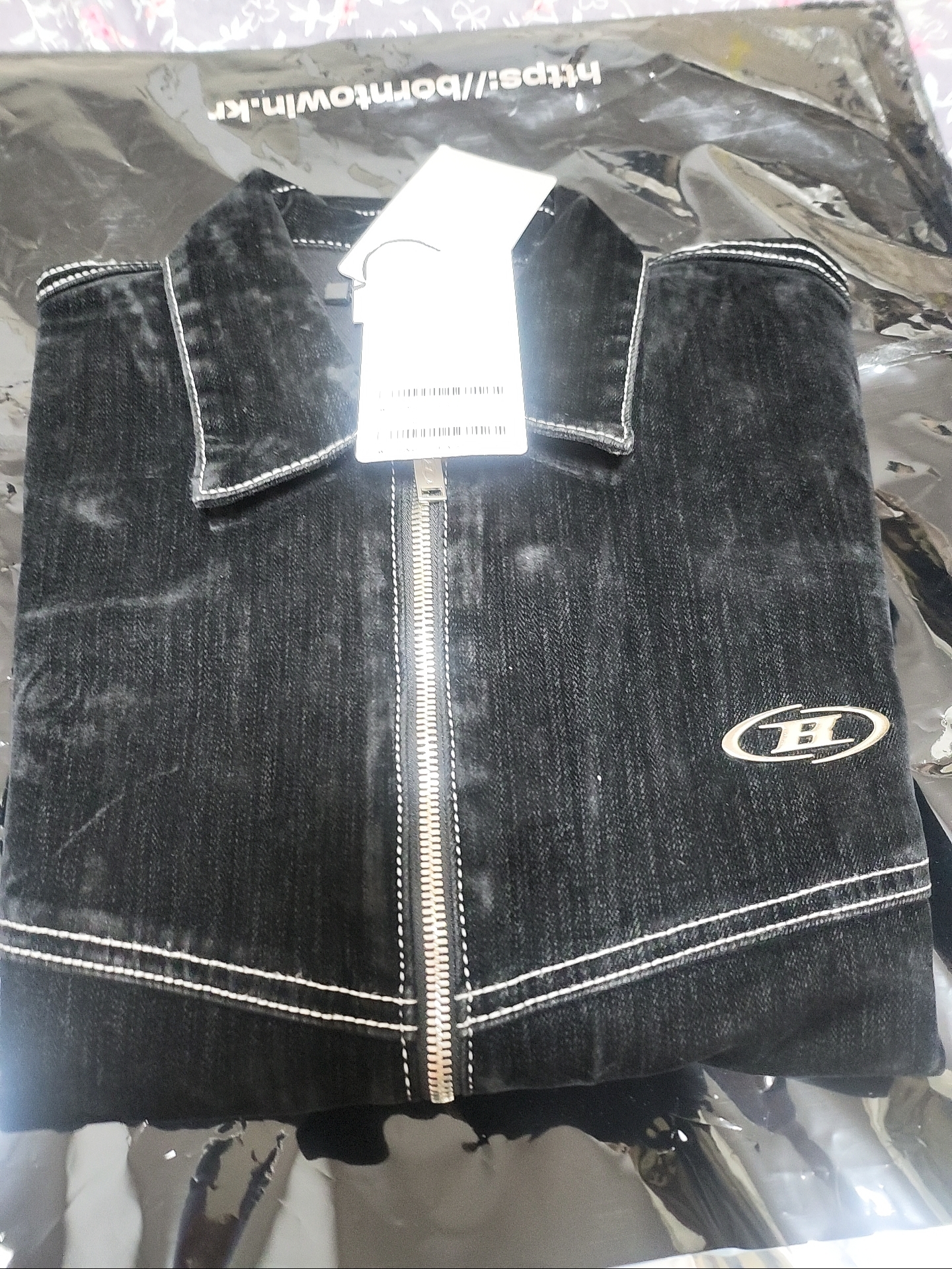 BORN TO WIN Velvet Straight Denim Pants Black 착용 스타일 - 1