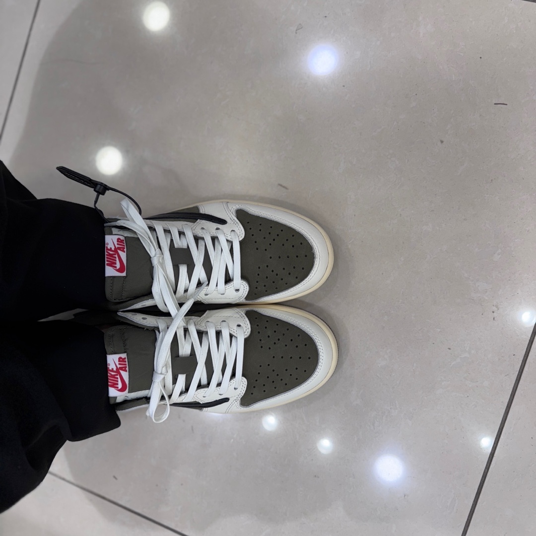 Jordan 1 x Travis Scott Retro Low OG SP Reverse Olive 착용 스타일