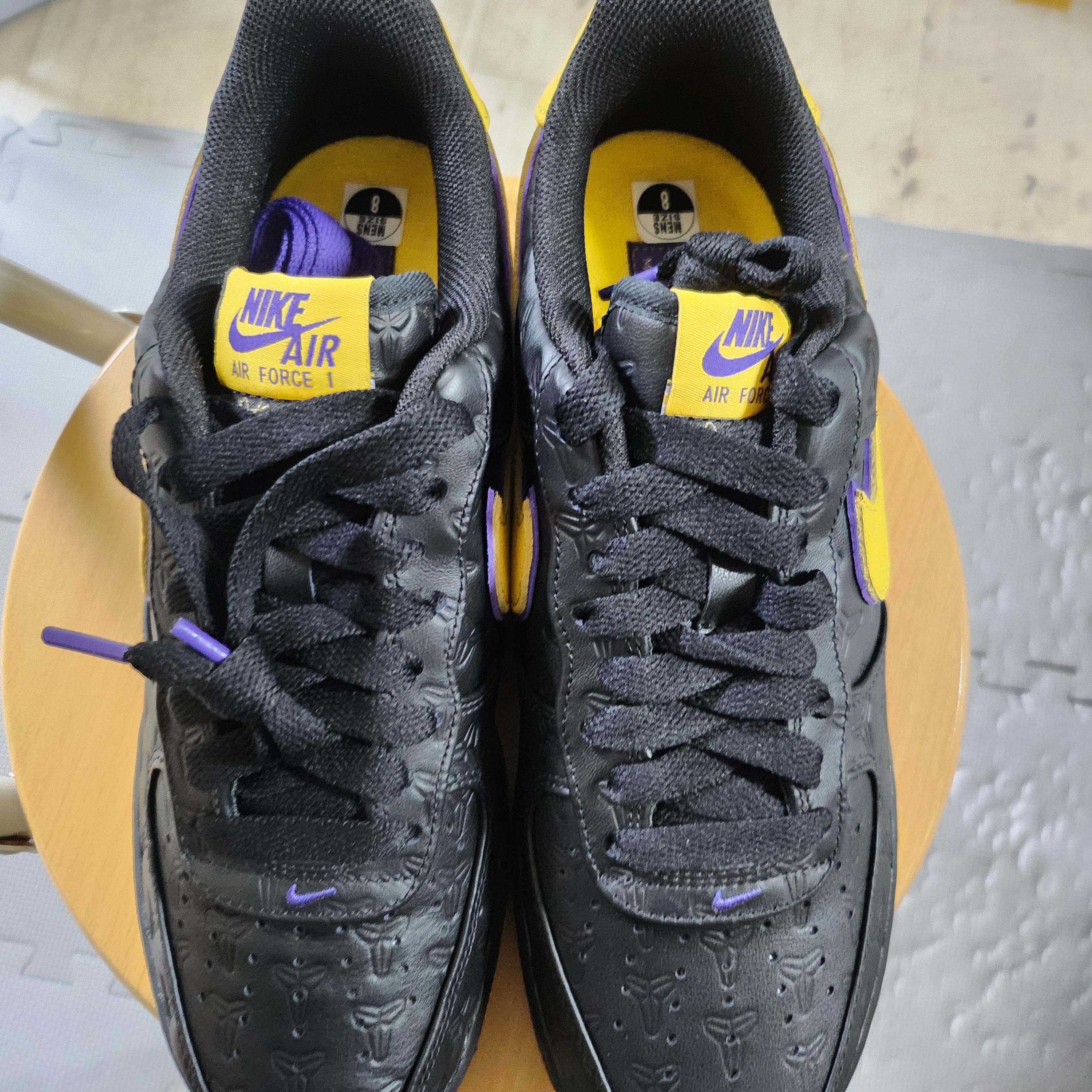 Nike x Kobe Bryant Air Force 1 Low QS Black Varsity Maize 착용 스타일 - 3