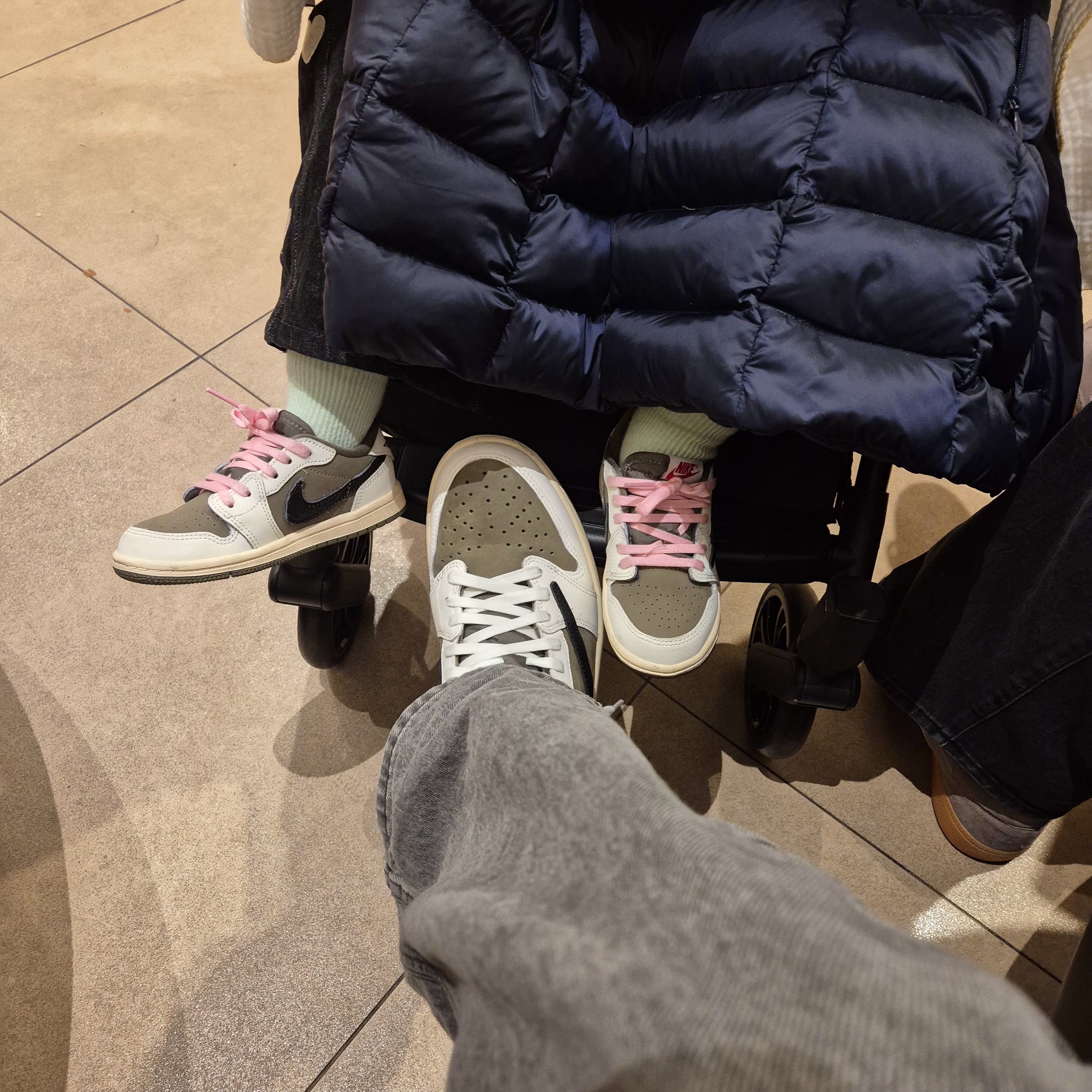 Jordan 1 x Travis Scott Retro Low OG SP Reverse Olive, (TD) Jordan 1 x Travis Scott Retro Low OG SP Reverse Olive 착용 스타일