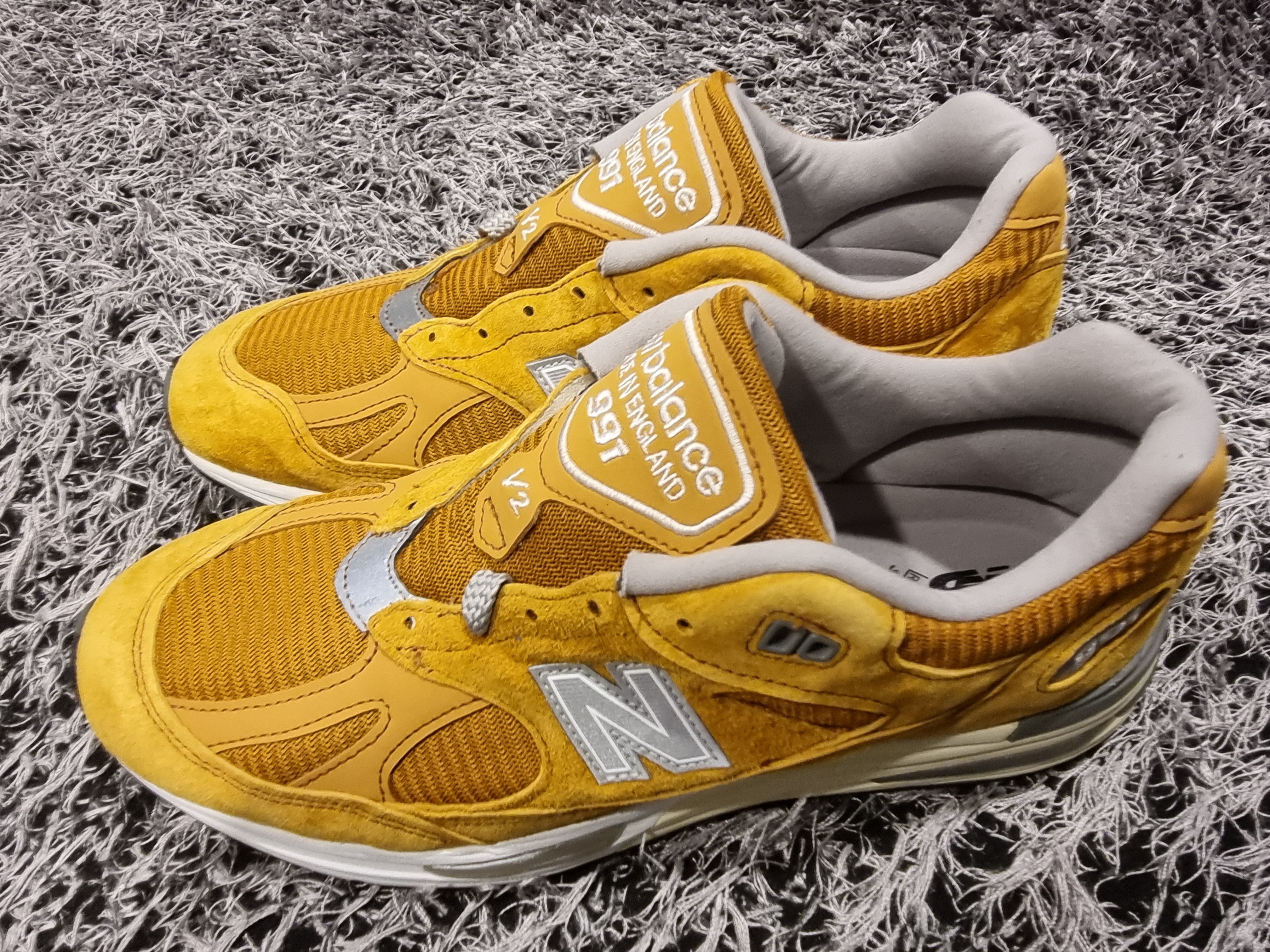 New Balance 991v2 Made in UK Yellow Silver 착용 스타일 - 1